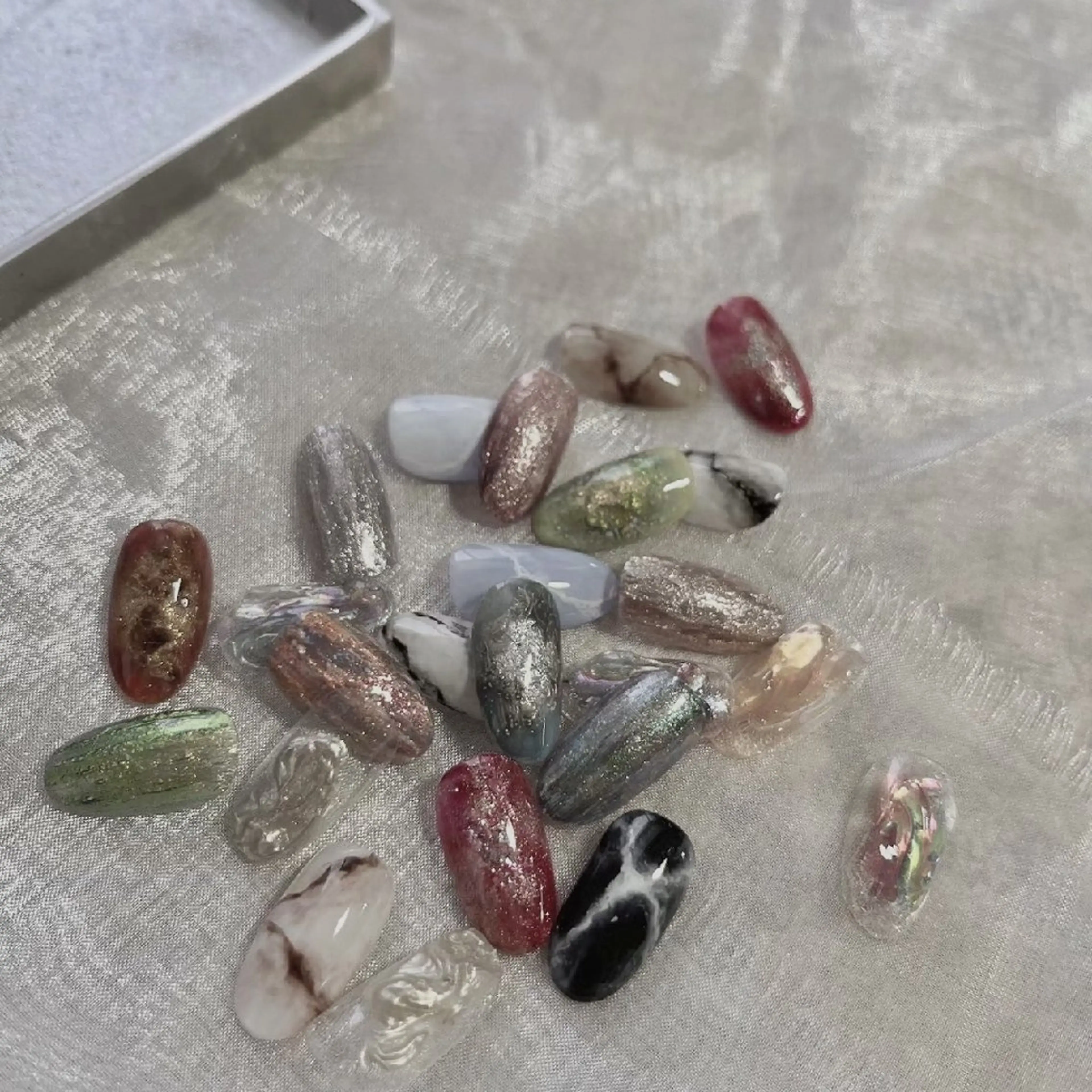 ネイル nailsalon　blast所属・atelier　 univ.のネイルデザイン