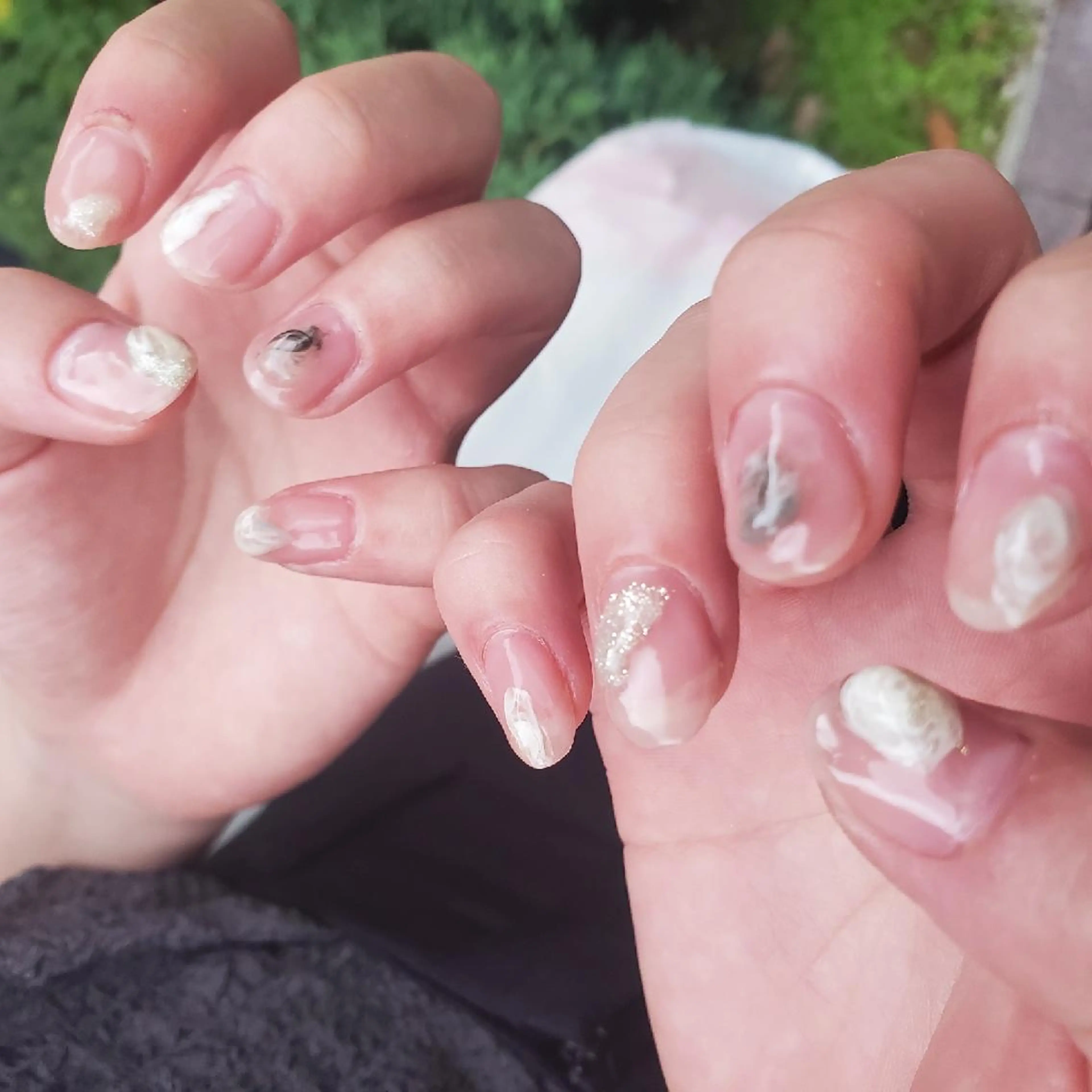 ハンドジェル💅ポイントニュアンスアート(ストーン、スタッズ、ぷっくり、カラーニュアンスなど)4本【オフあり】の写真