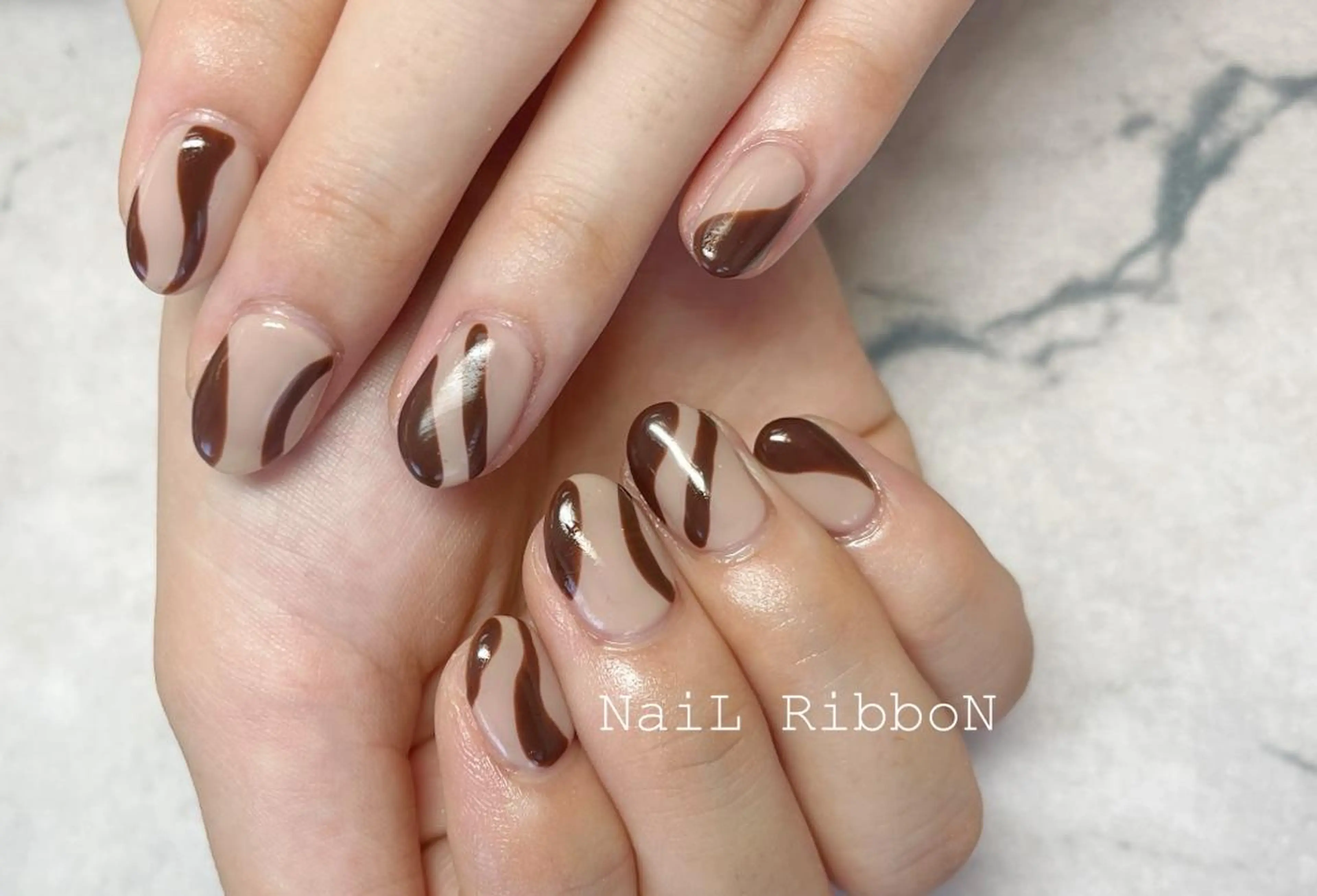 ネイル ネイルリボン 受付スタッフのネイルデザイン