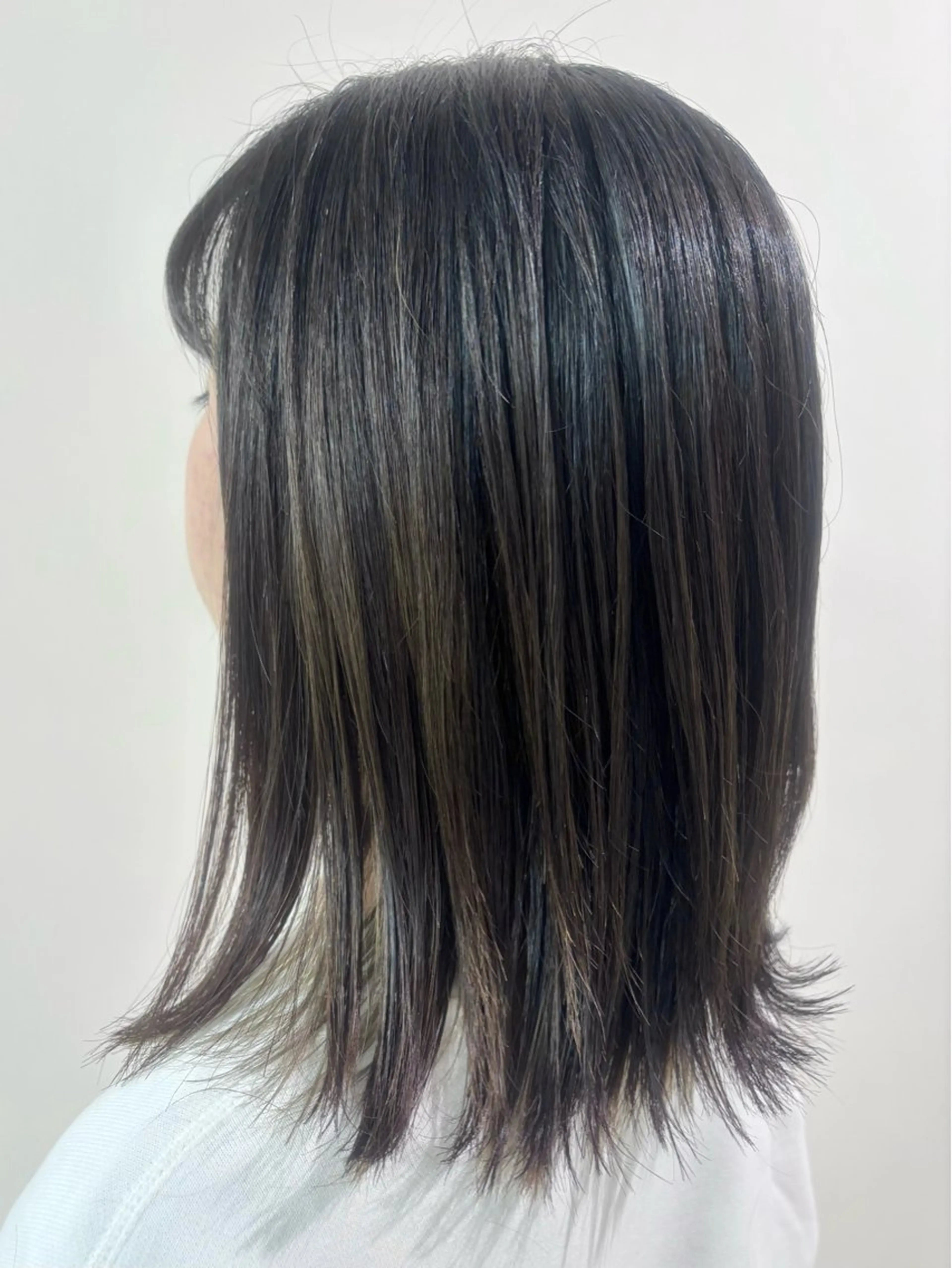 ミディアム カラー 古川 琴美のヘアスタイル