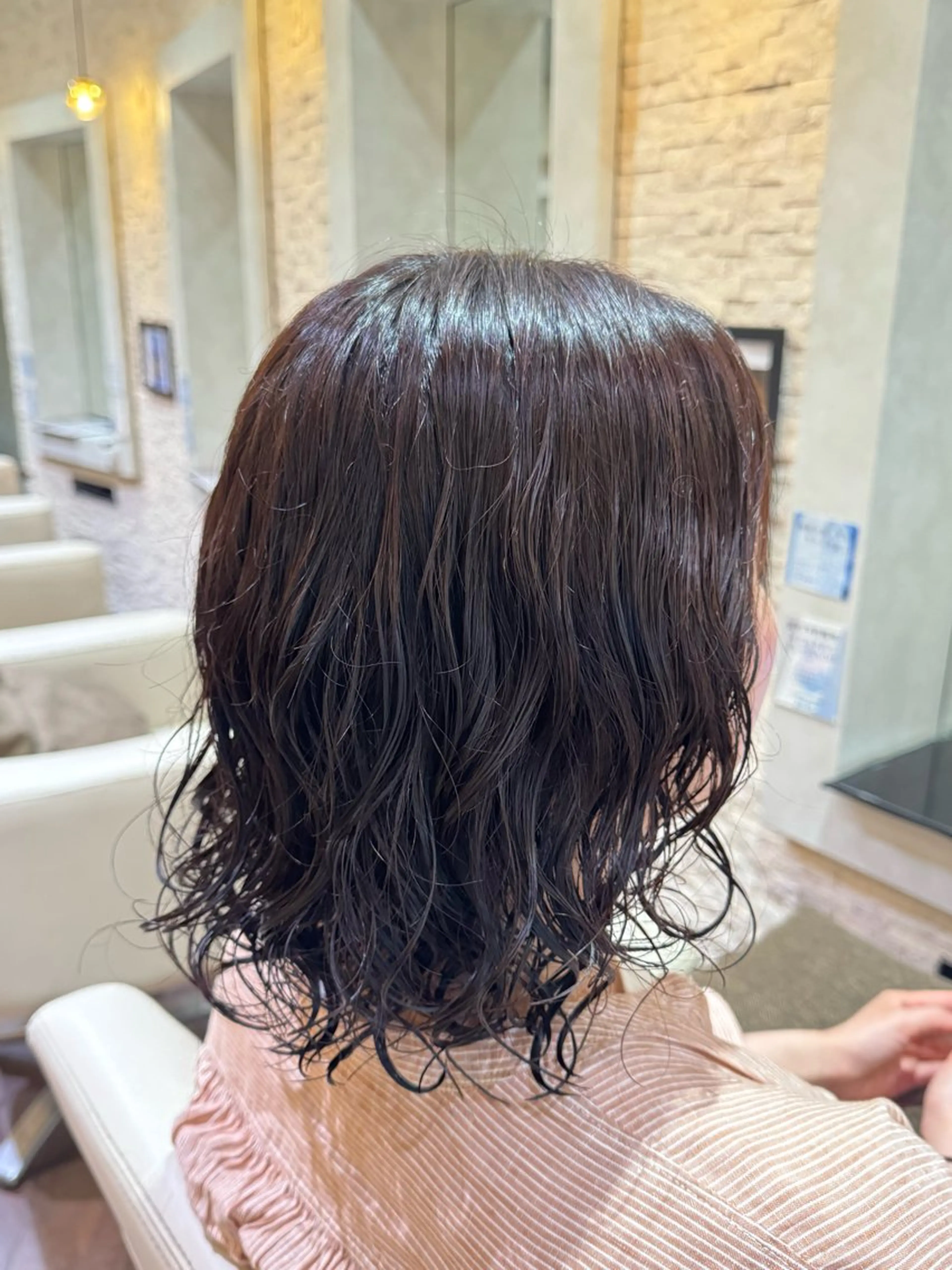 ミディアム パーマ ミディアムパーマ ボブ レイヤーカット カット パーマ トリートメント 本多 美羽のヘアスタイル
