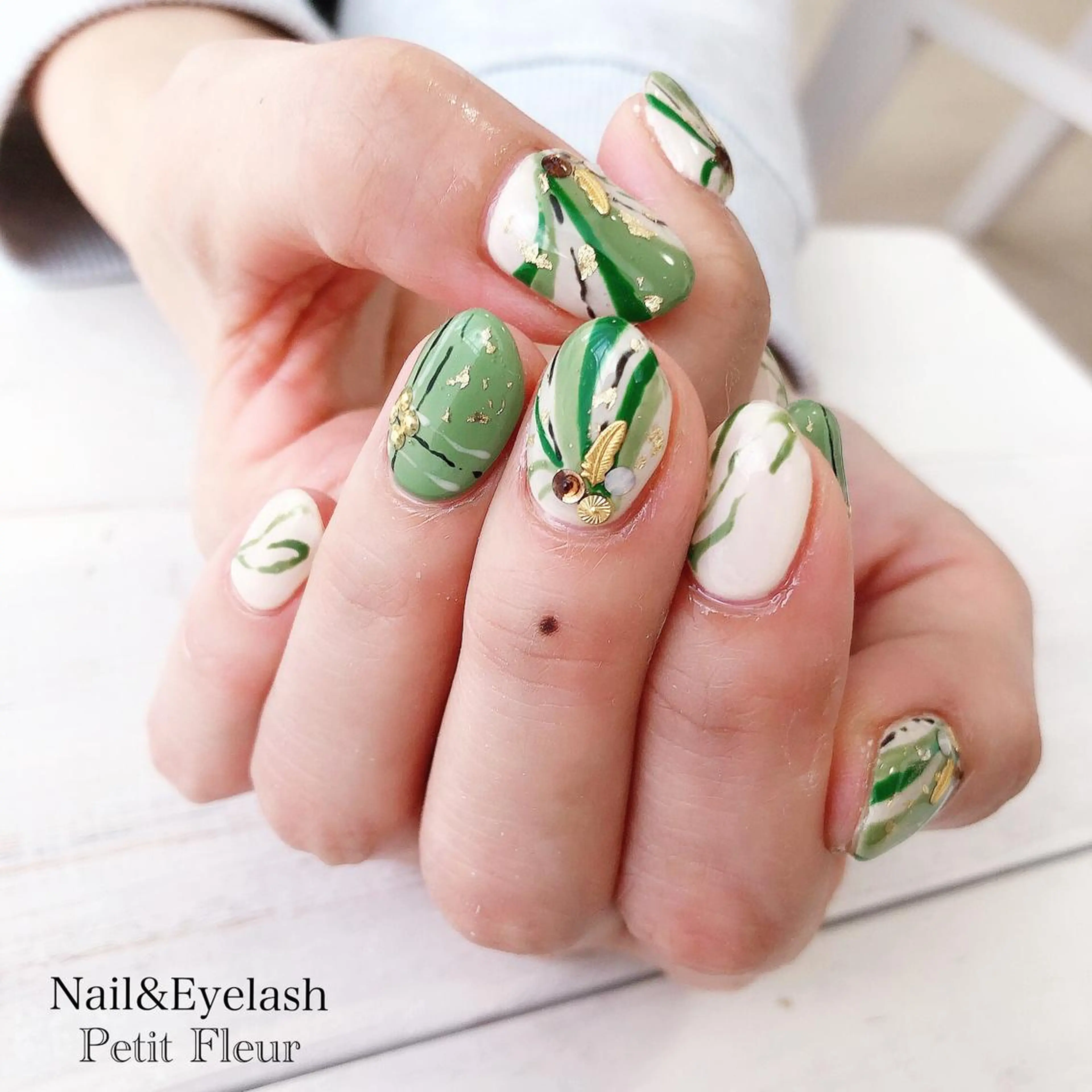ネイル Petit Fleur所属・青柳 亜梨奈のマツエク・マツパデザイン