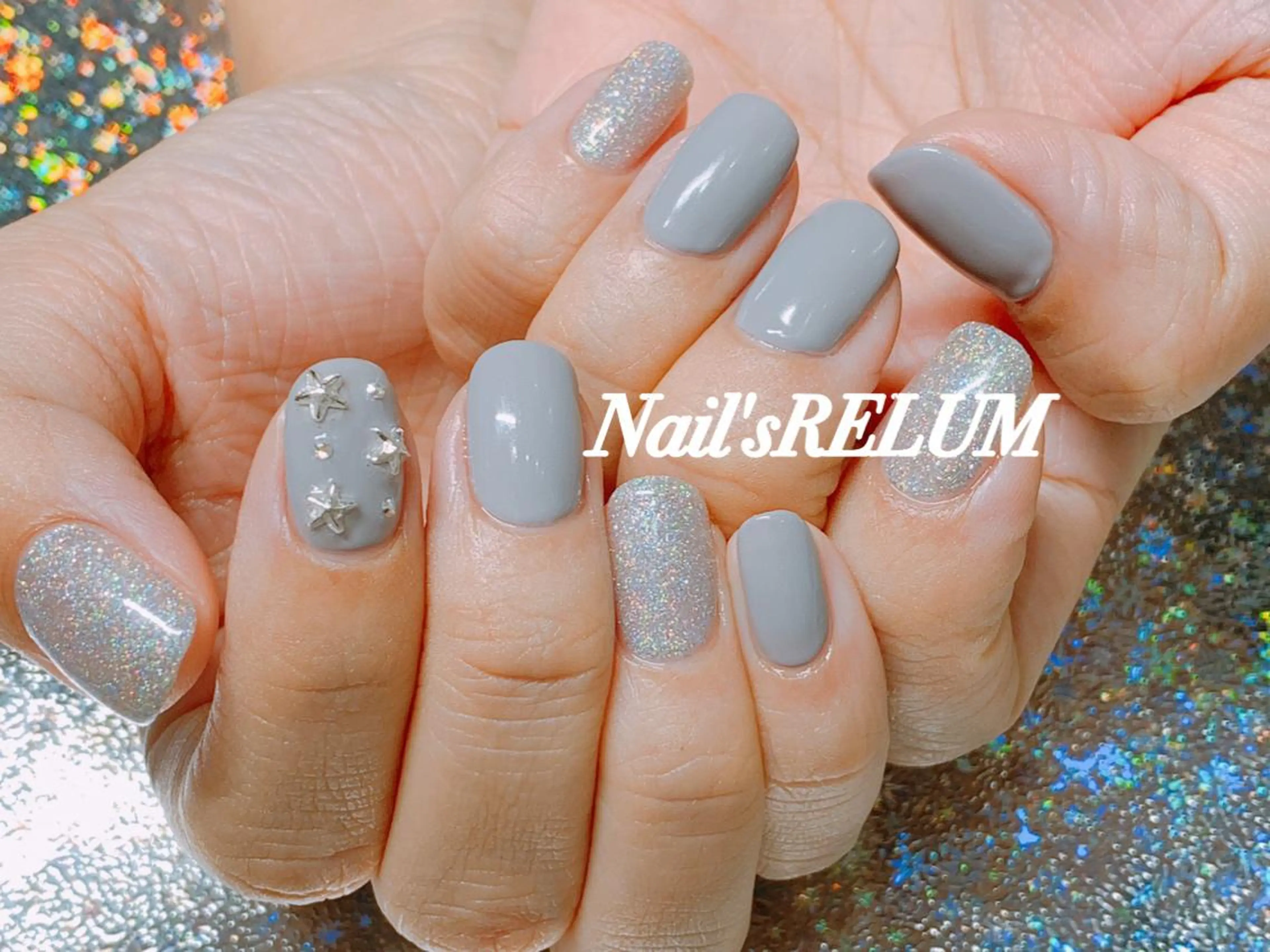 ネイル アートネイル キラキラネイル ラメ(グリッター) ワンカラーネイル シルバー ハンドネイル THECOLORS所属・近貞 莉奈のネイルデザイン