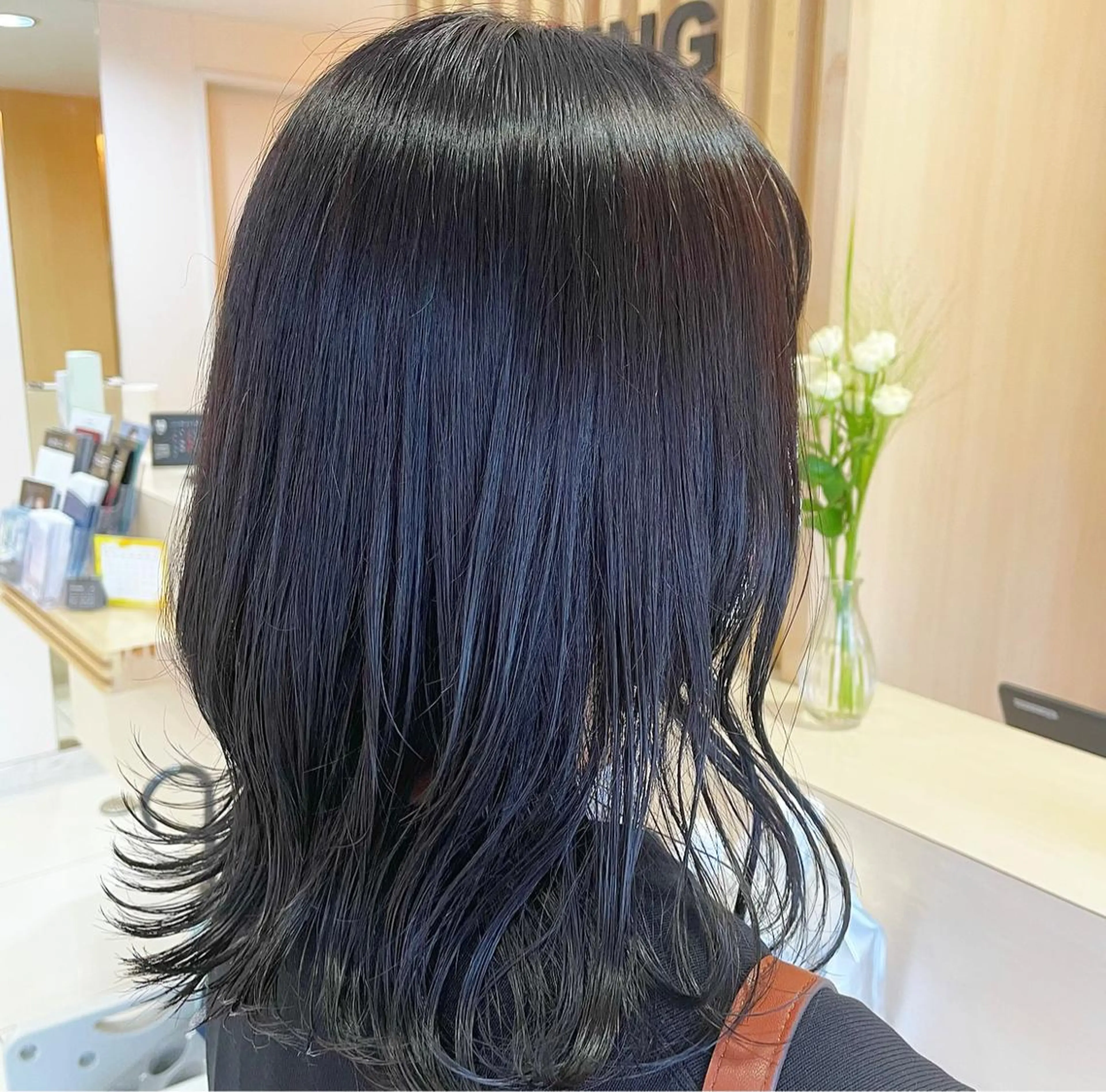 カラー 黒髪 ブルーカラー ブルーブラック 透明感カラー 小濵 美月のヘアスタイル