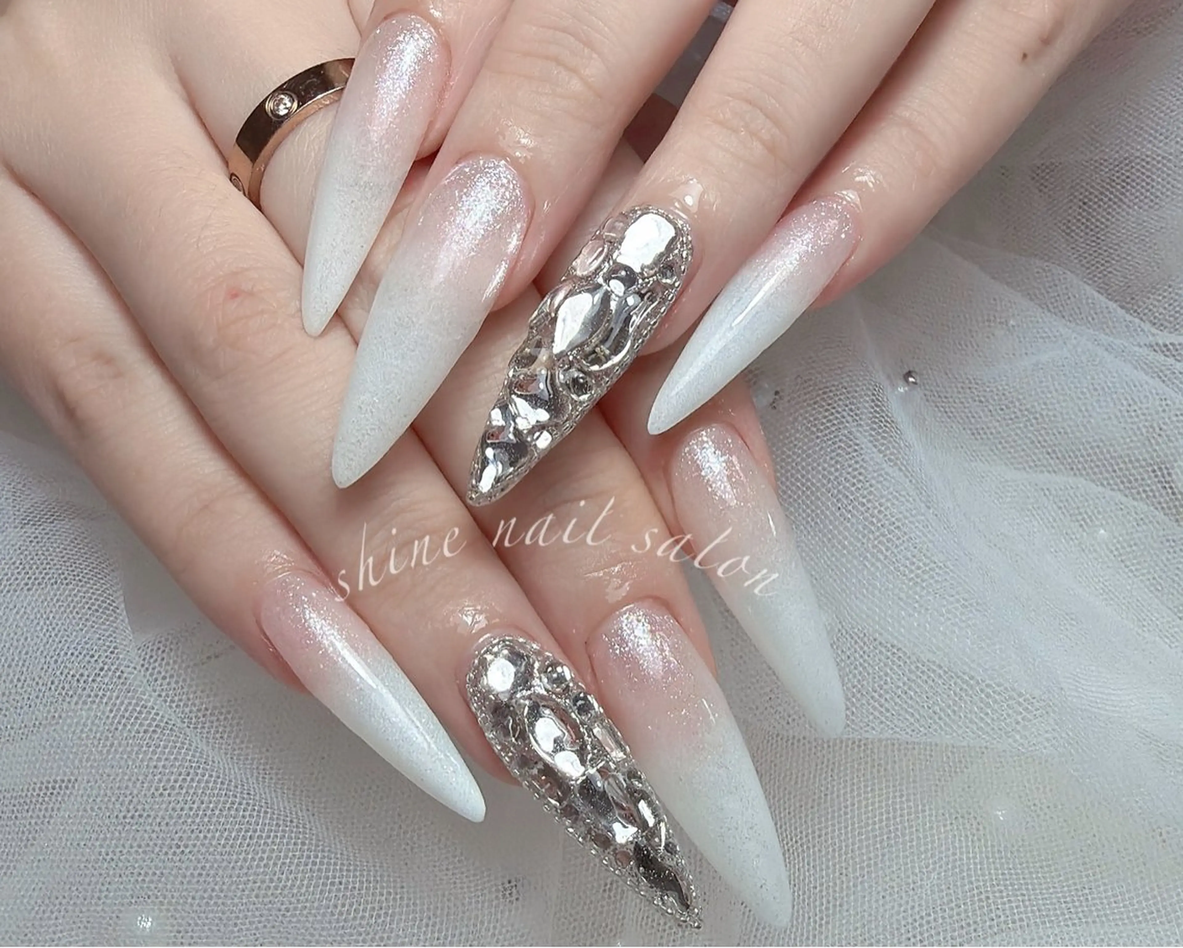 ネイル shineジェル& チップ長さだしのネイルデザイン