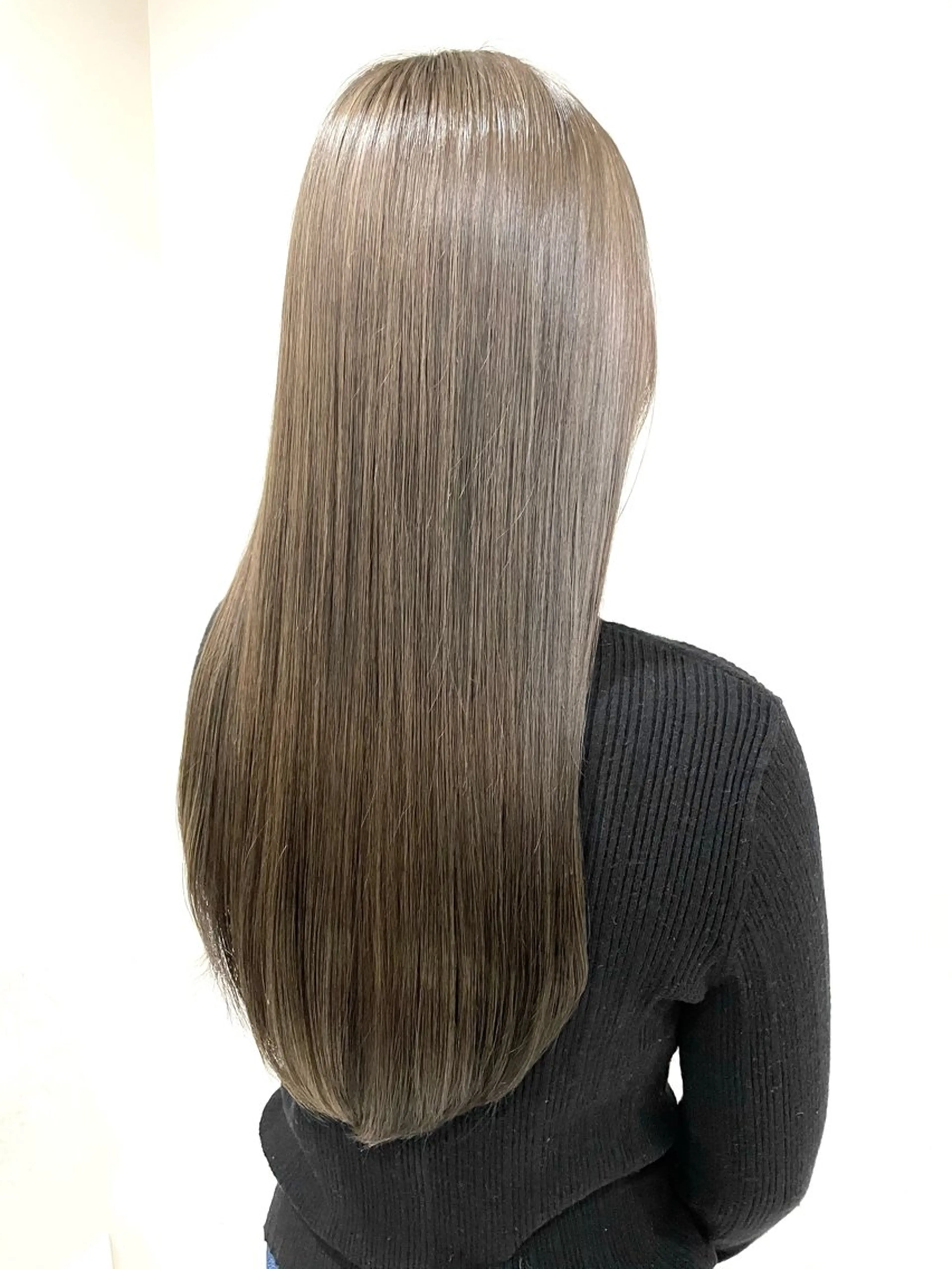 ロング カラー 山口 詩織のヘアスタイル