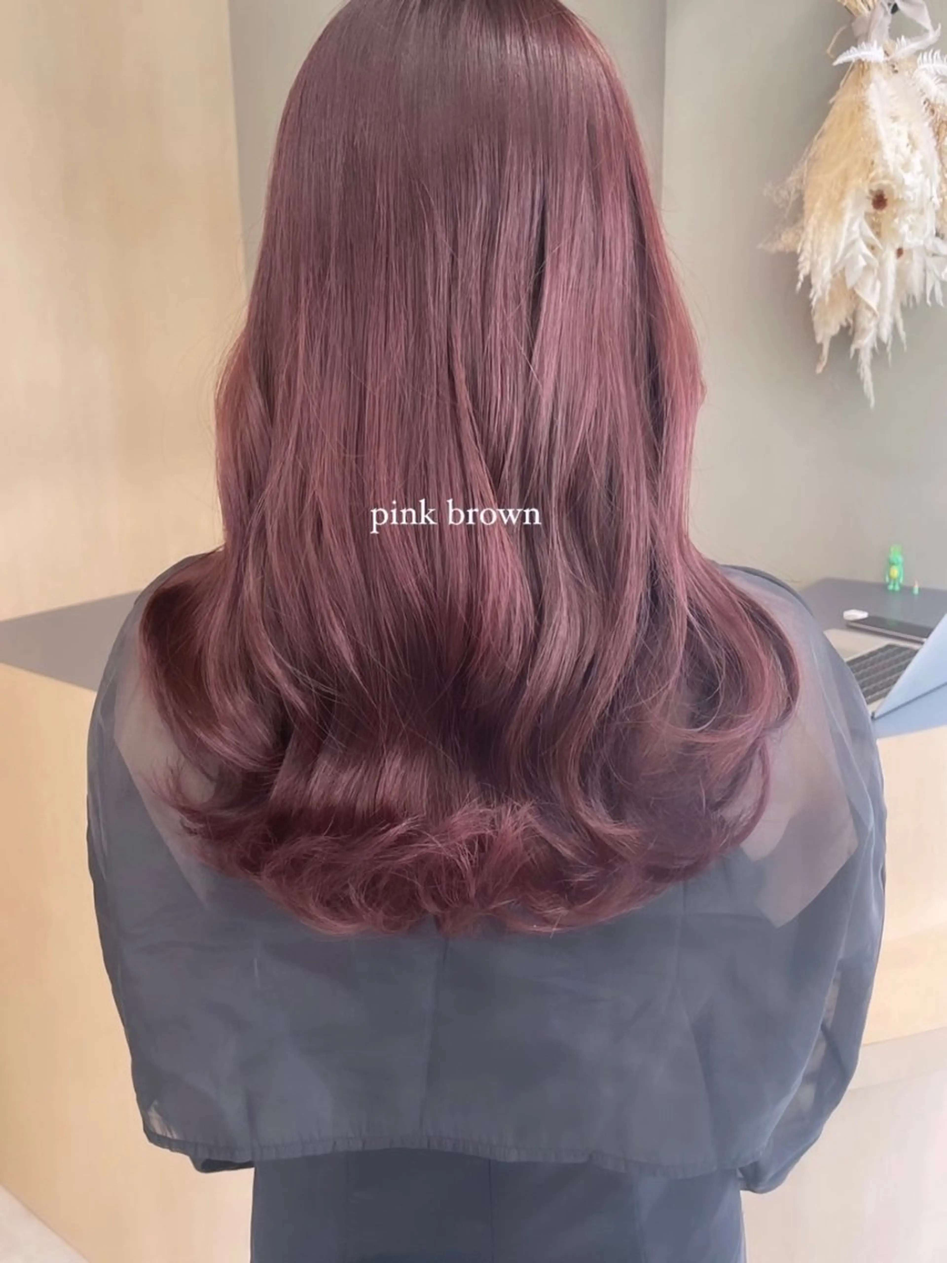 ロング カラー ブリーチ ブラウンカラー ブリーチなしカラー ピンクカラー ピンクブラウン ヘアカラー トリートメント 若月 あやかのヘアスタイル