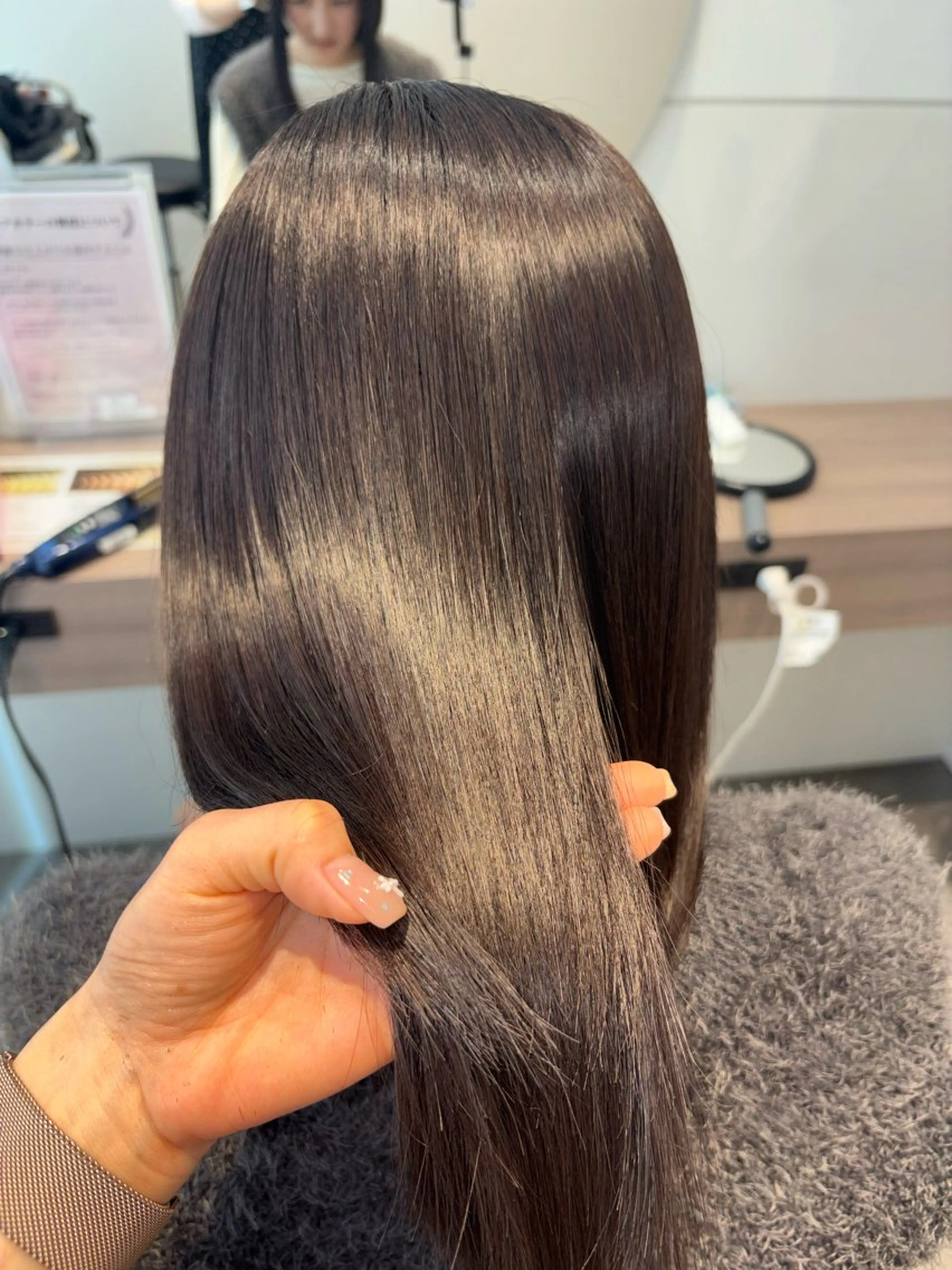 セミロング トリートメント 髪質改善/美髪特化 骨格似合わせ/色持ちのヘアスタイル