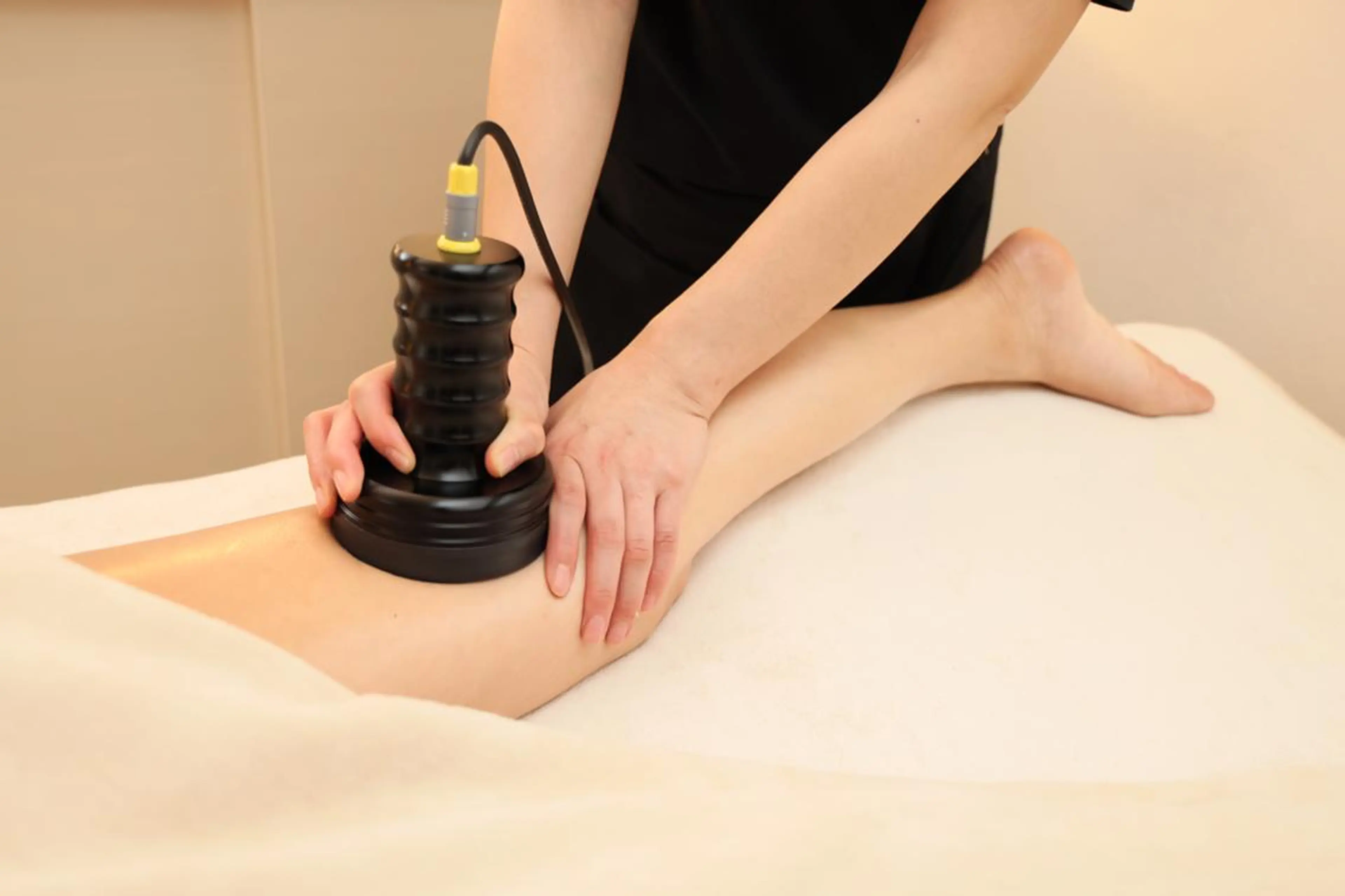 頑固な脂肪にアプローチ‼ ※上半身or下半身コース　部分落としが得意な最強キャビテーション（ワボーン）　60分￥5000の写真