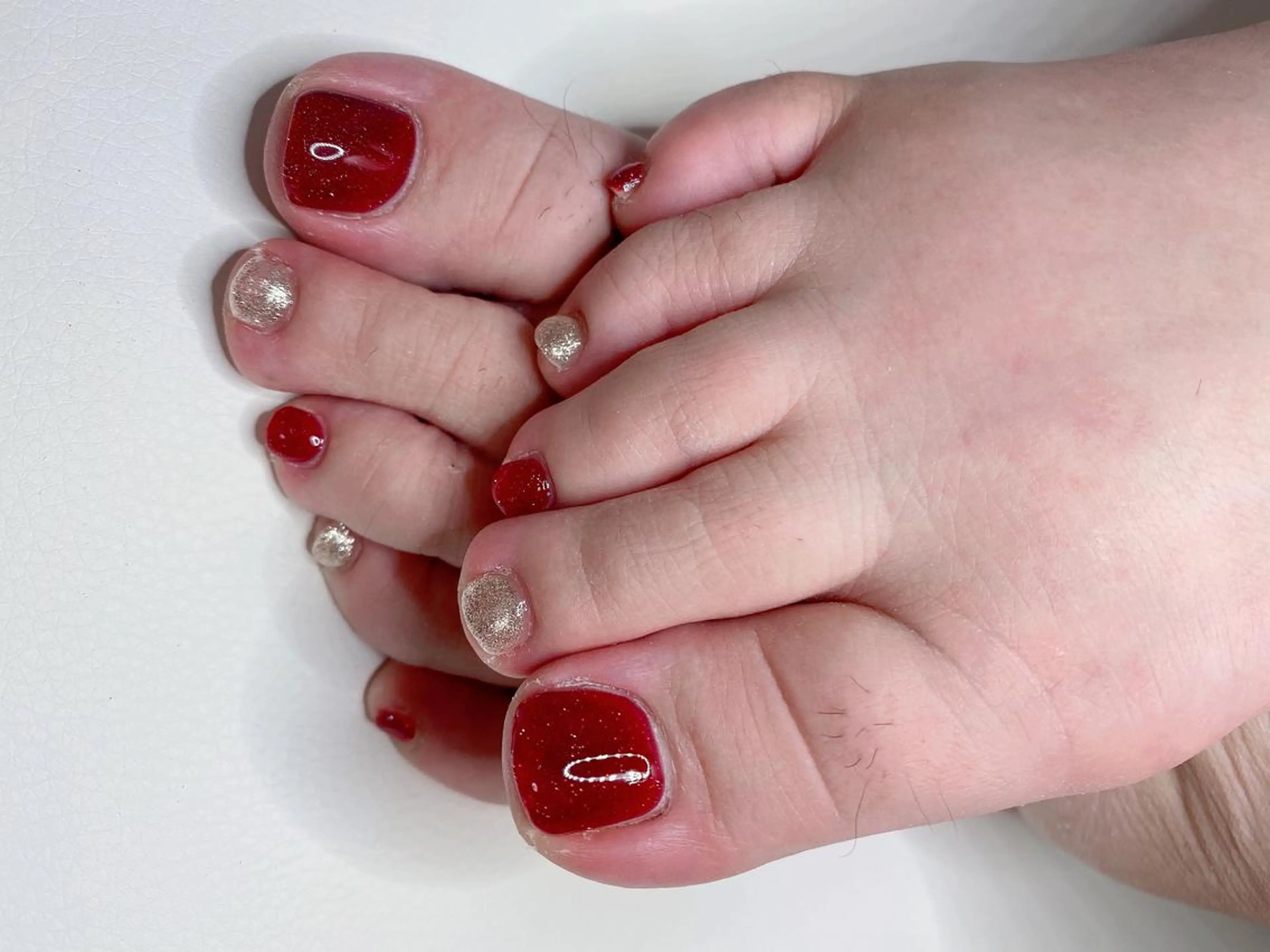 ネイル フラッシュネイル フットネイル ワンカラーネイル 赤色 Jasmine nailsalon所属・ジャスミン ネイルサロンのネイルデザイン