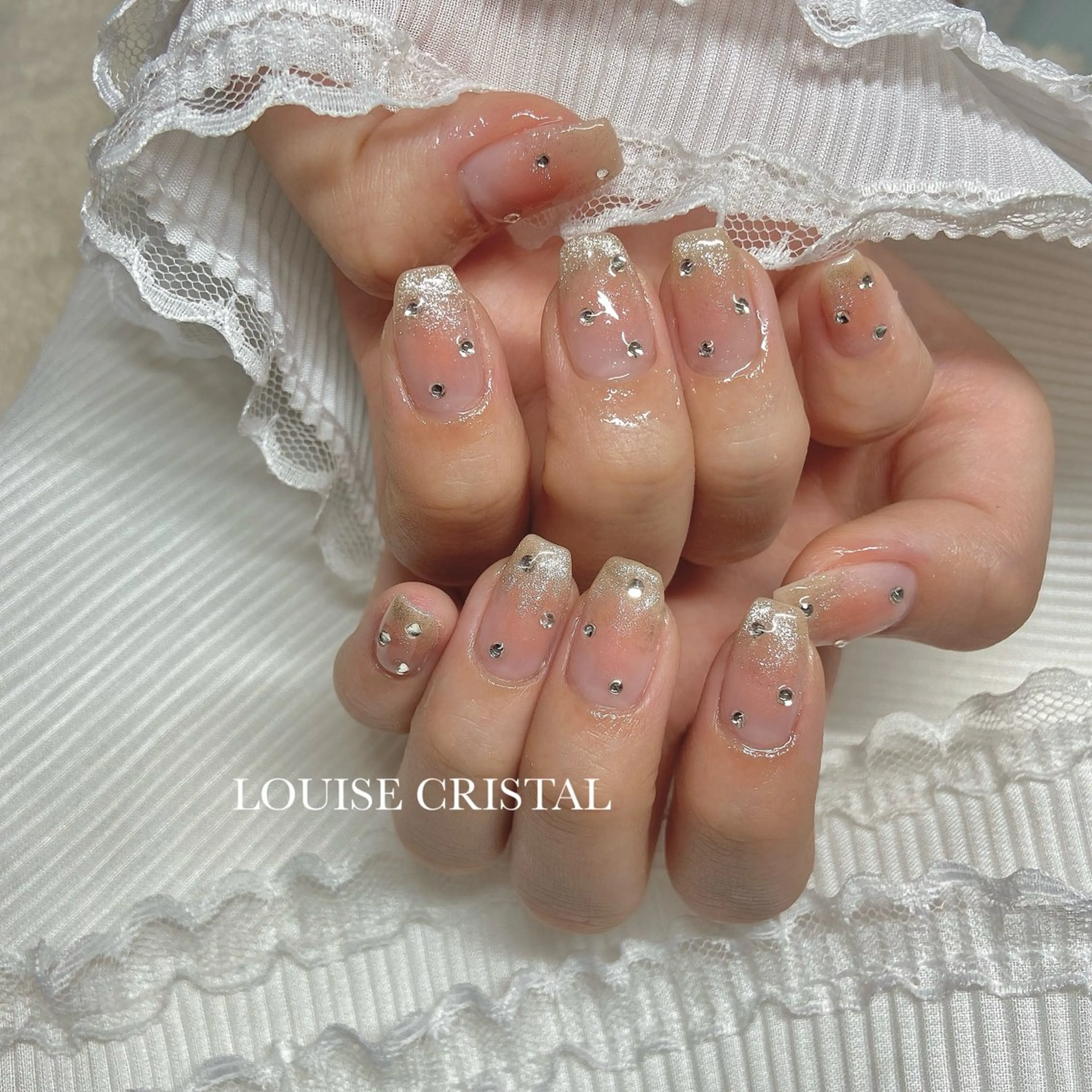ネイル チークネイル ハンドネイル LOUISE CRYSTALのネイルデザイン