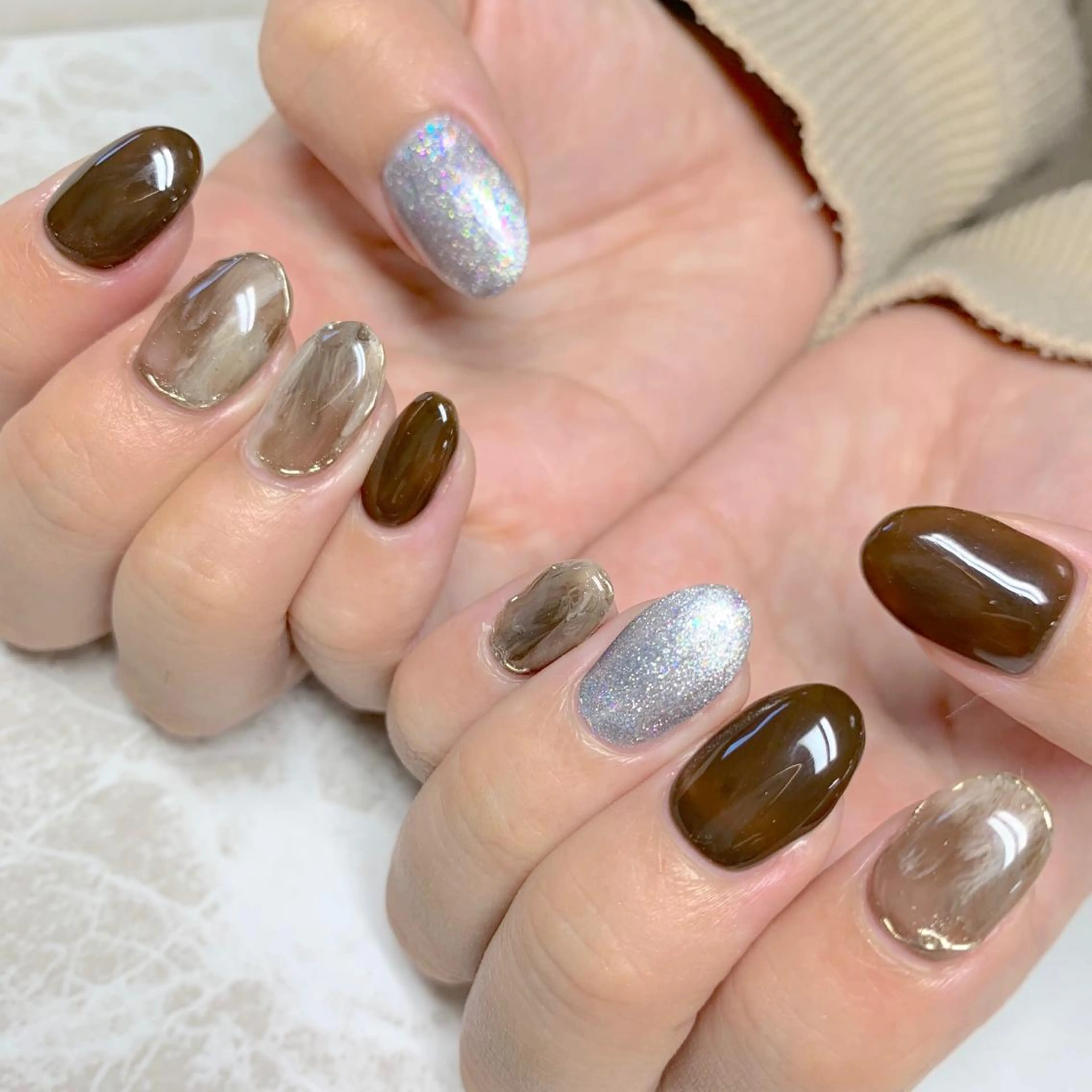 ネイル マグネットネイル ミラーネイル ニュアンスネイル シルバー ハンドネイル ハンドケア LULU LIMAのネイルデザイン