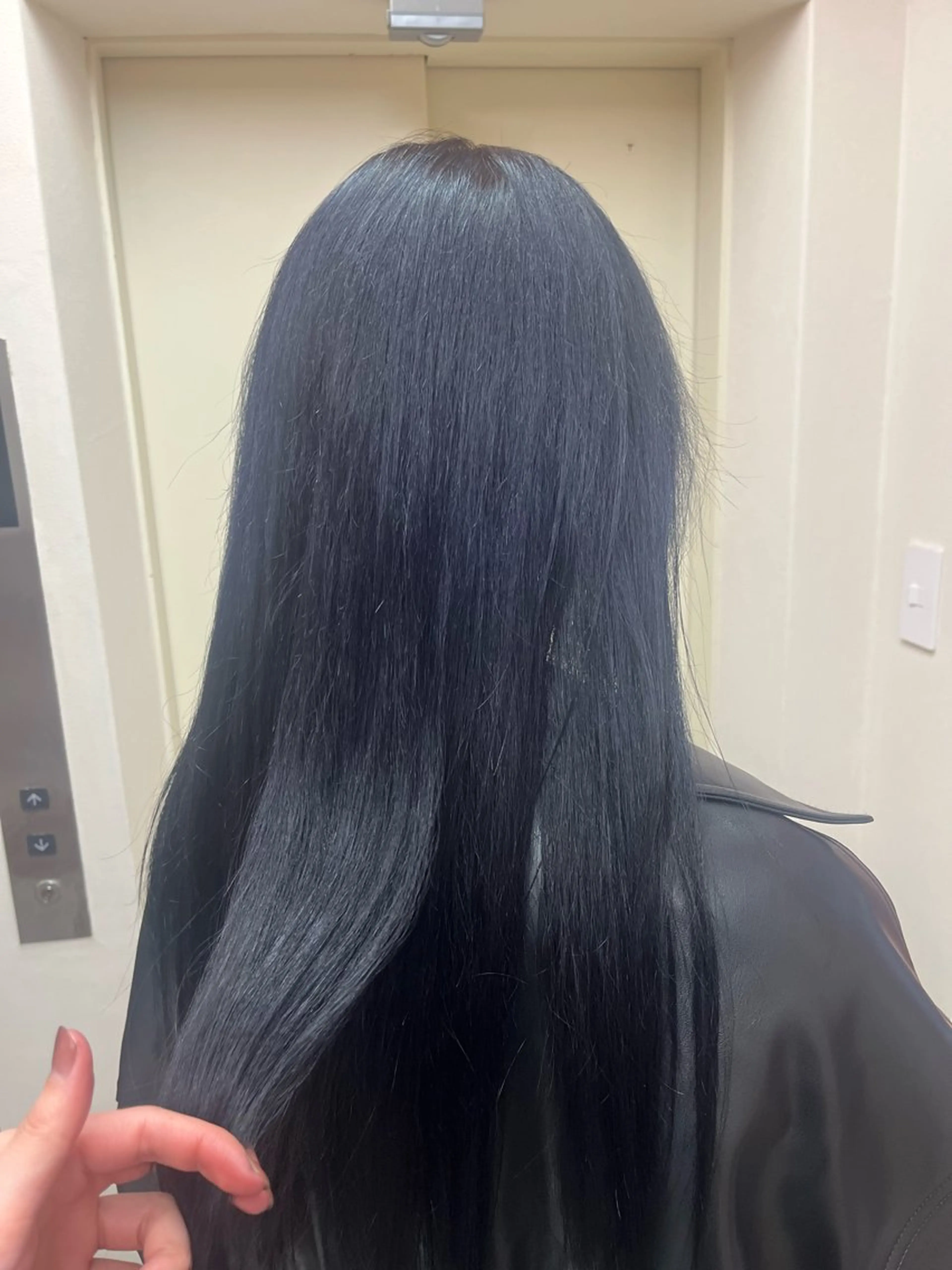 カラー 八馬 那由多のヘアスタイル