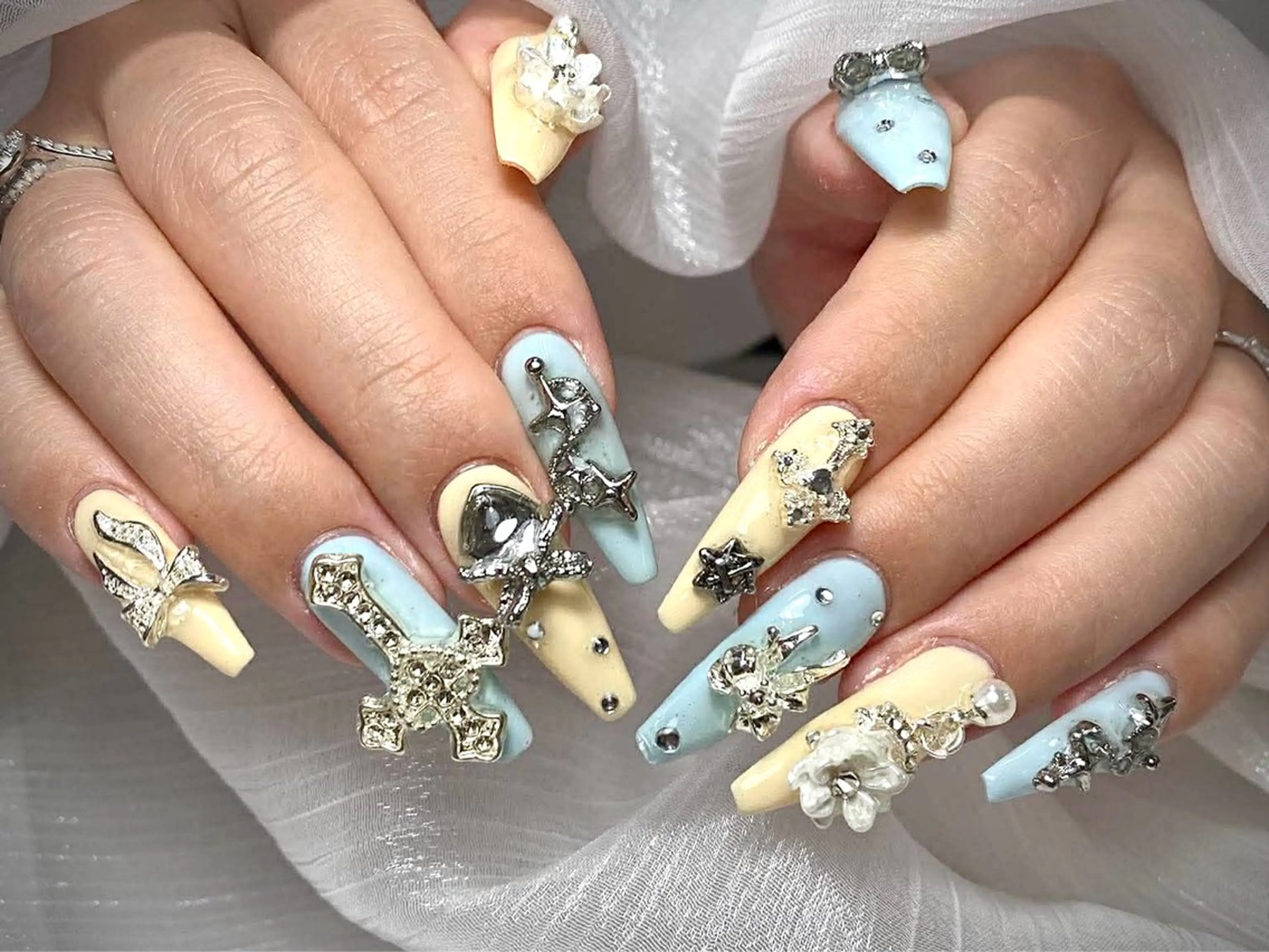 ネイル フレンチネイル グラデーション 韓国ネイル マグネットネイル ミラーネイル ハンドネイル Squeen Nailのネイルデザイン