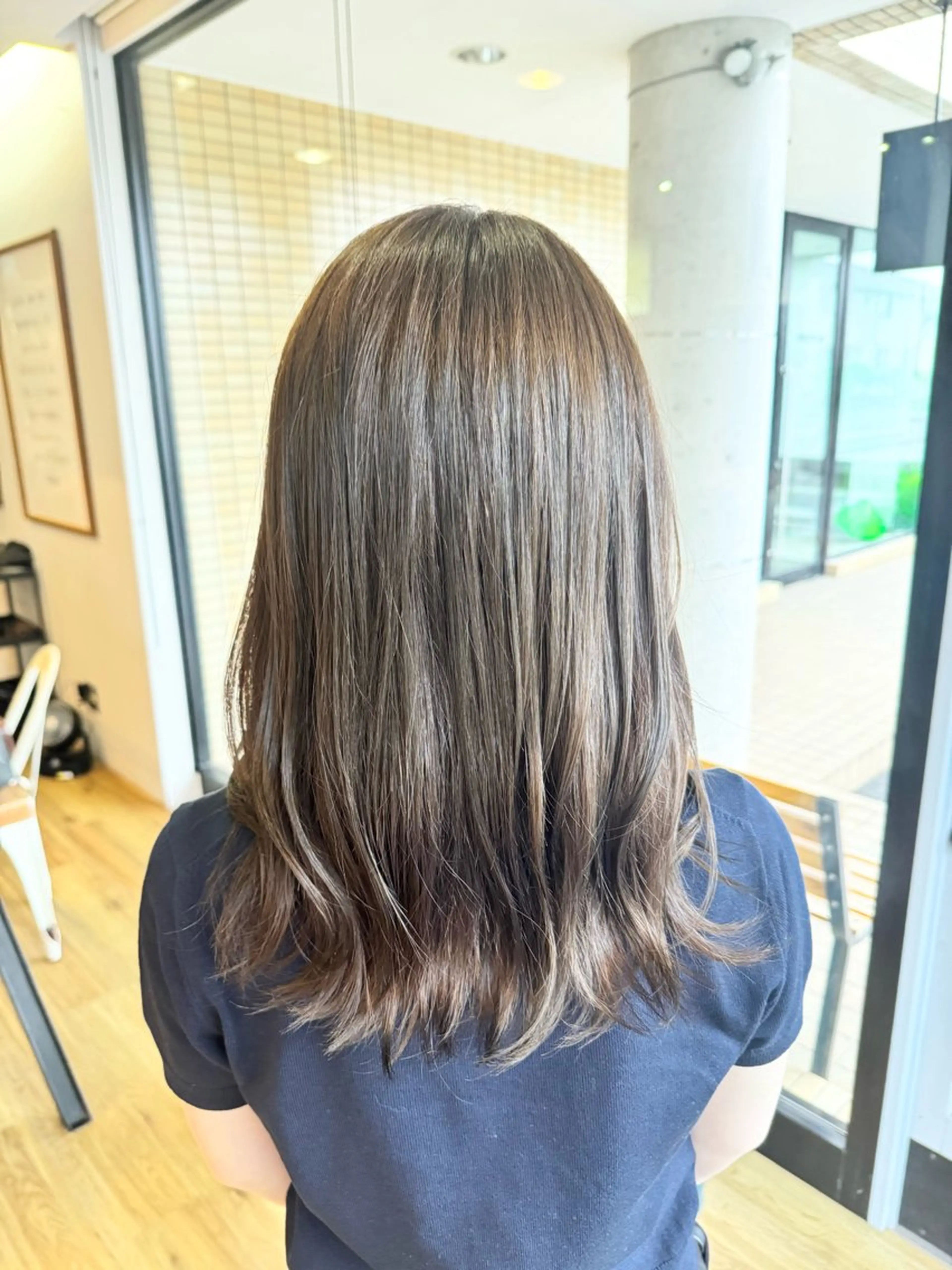 ロング カラー ベージュカラー オリーブベージュ ヘアカラー トリートメント ツキダテ ユイのヘアスタイル