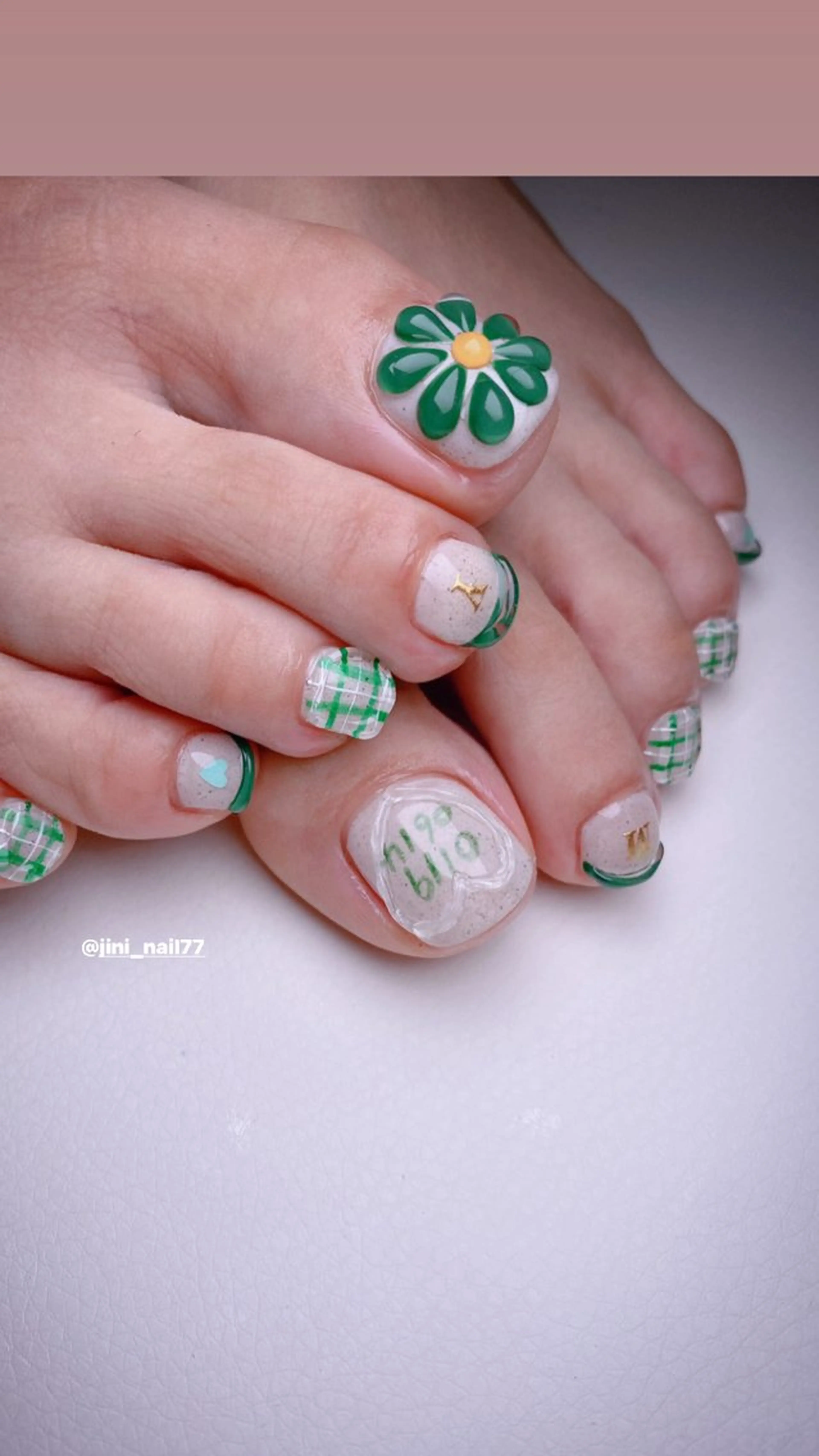 ネイル JINI NAIL所属・ジニ ネイルのネイルデザイン