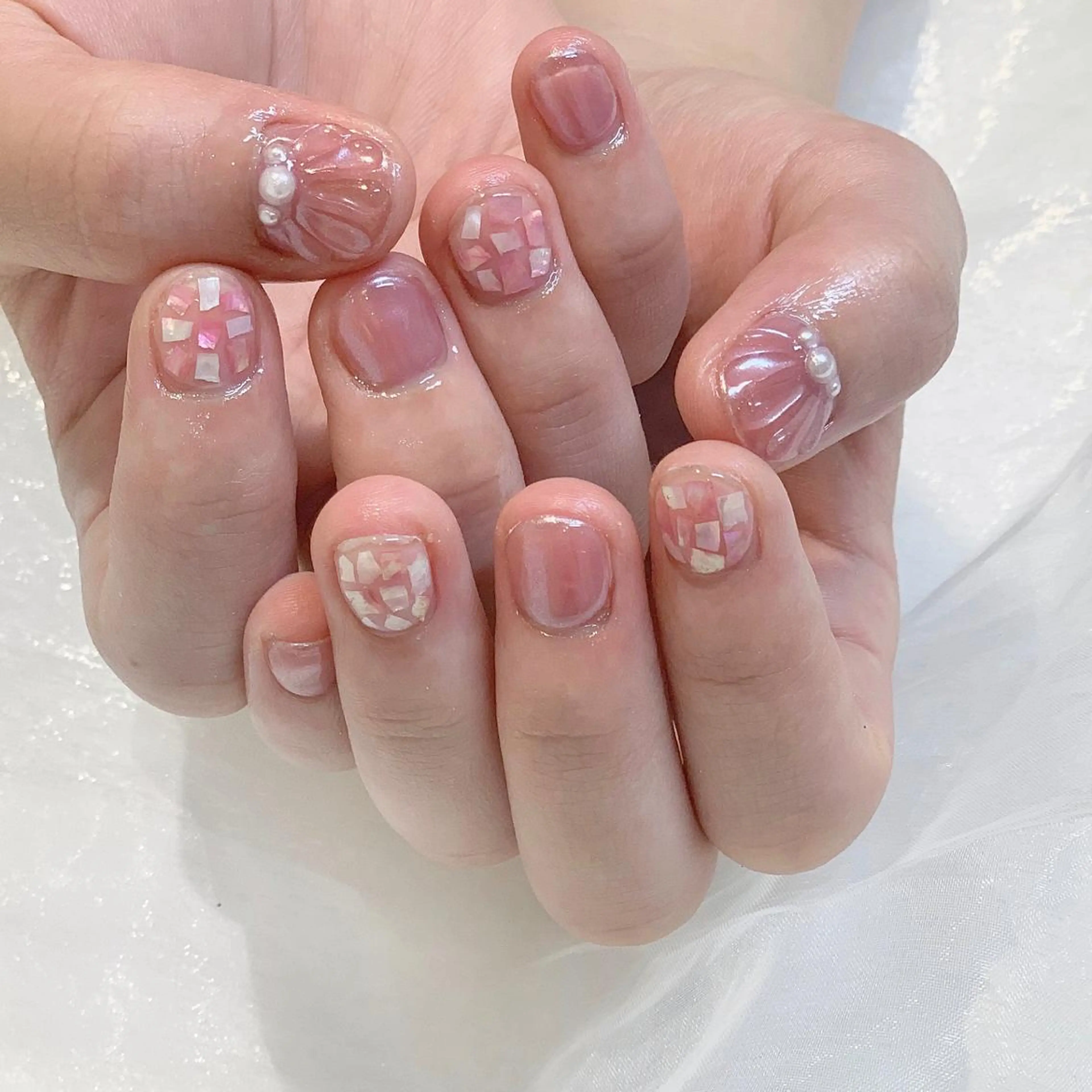 ネイル オーロラネイル ピンク ハンドネイル Kanon 🤍のネイルデザイン