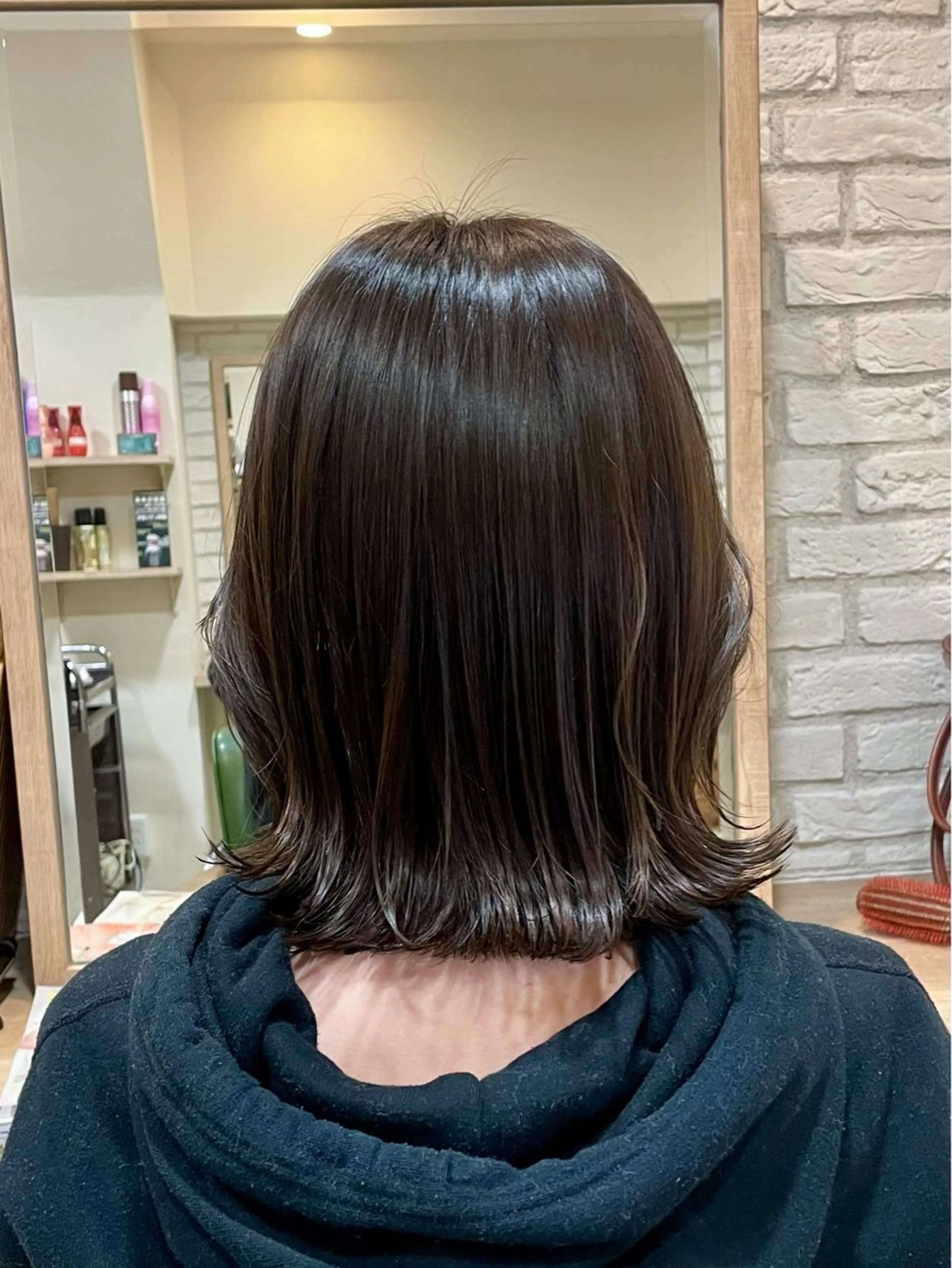 ミディアム カラー レイヤーカット 外ハネヘア 清水 有実子のヘアスタイル