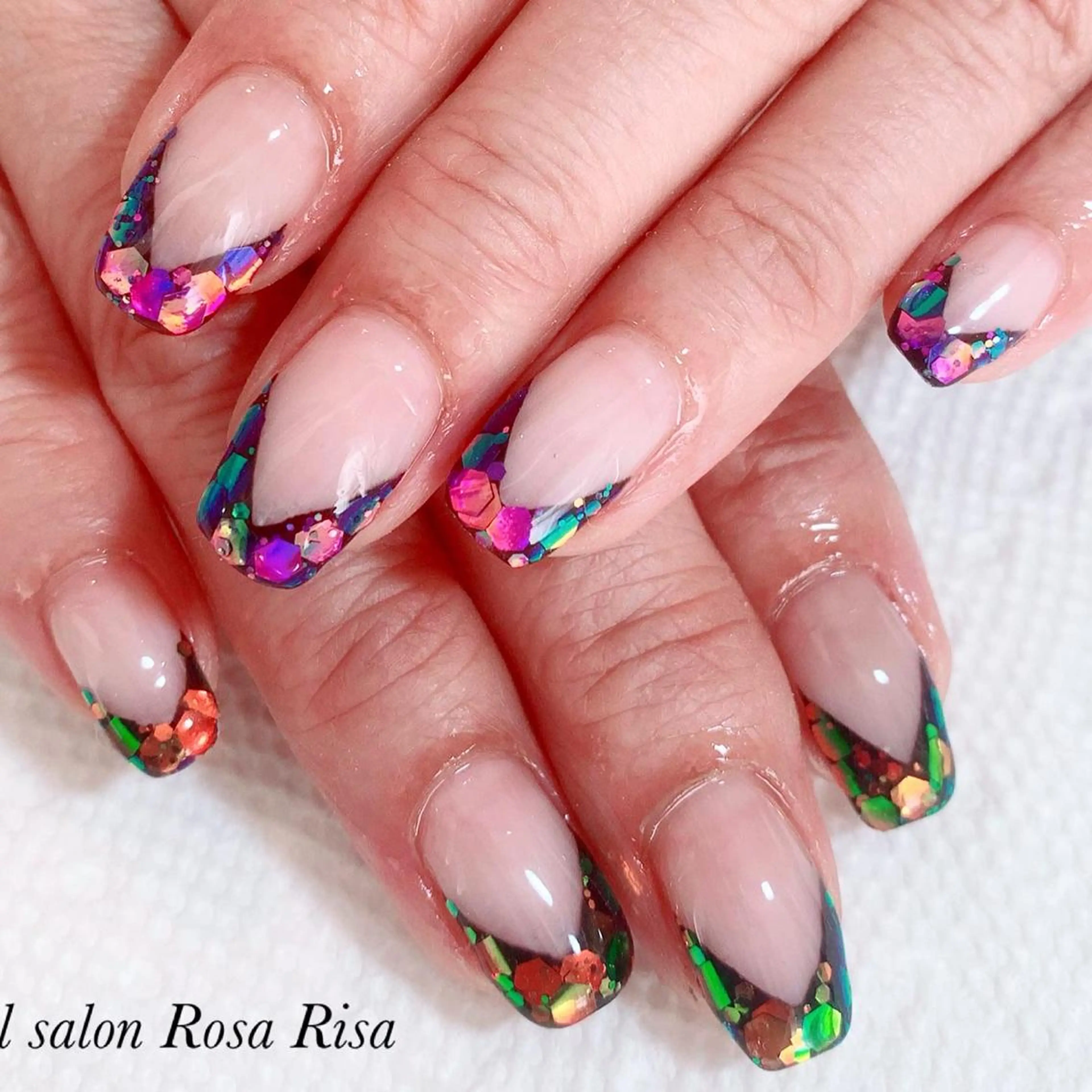 ミディアム ネイル フレンチネイル ハンドネイル ネイルスタジオ シェイクユアハンズのネイルデザイン