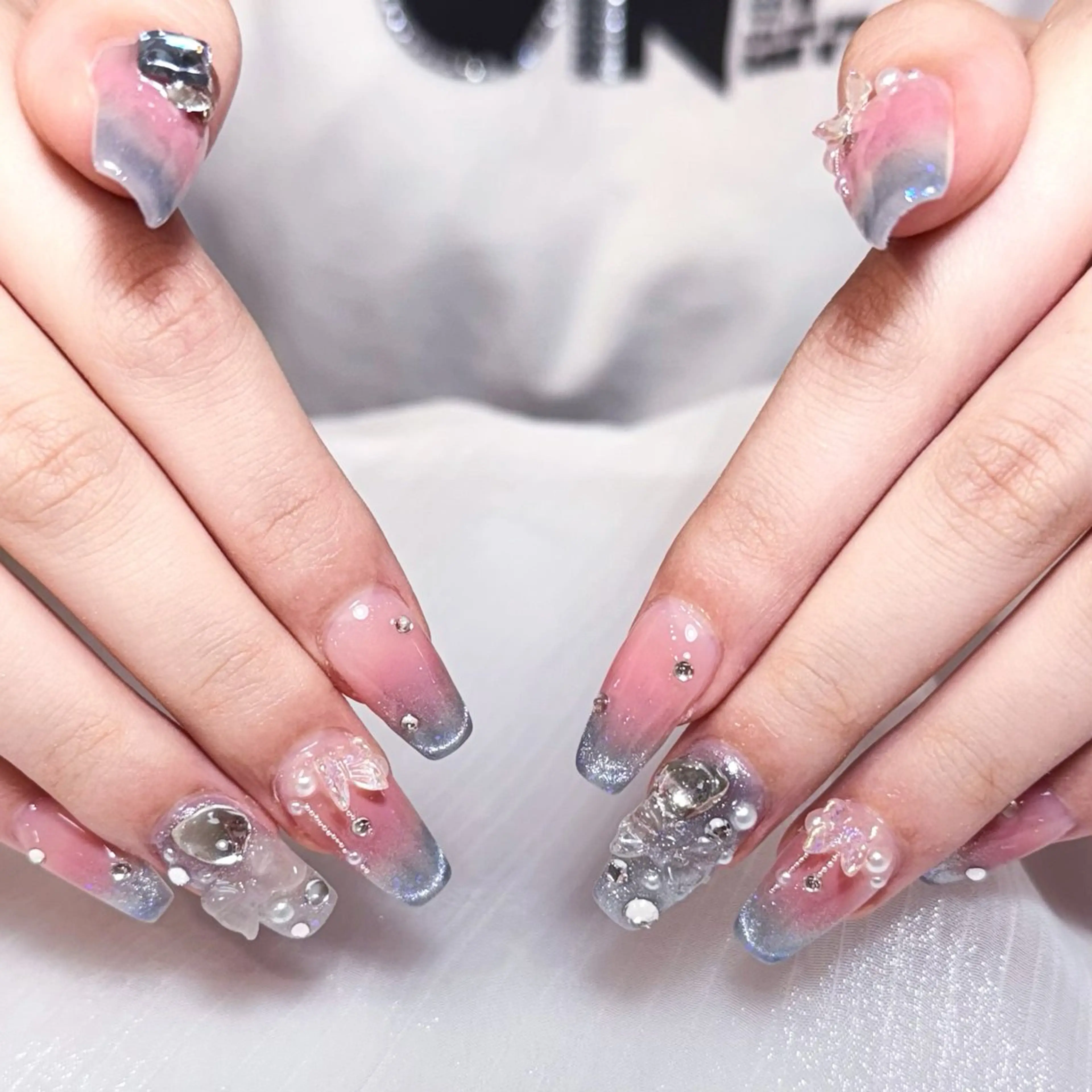 ネイル アートネイル オーロラネイル ガーリー キラキラネイル 韓国ネイル DEMAIN- 🌸のネイルデザイン