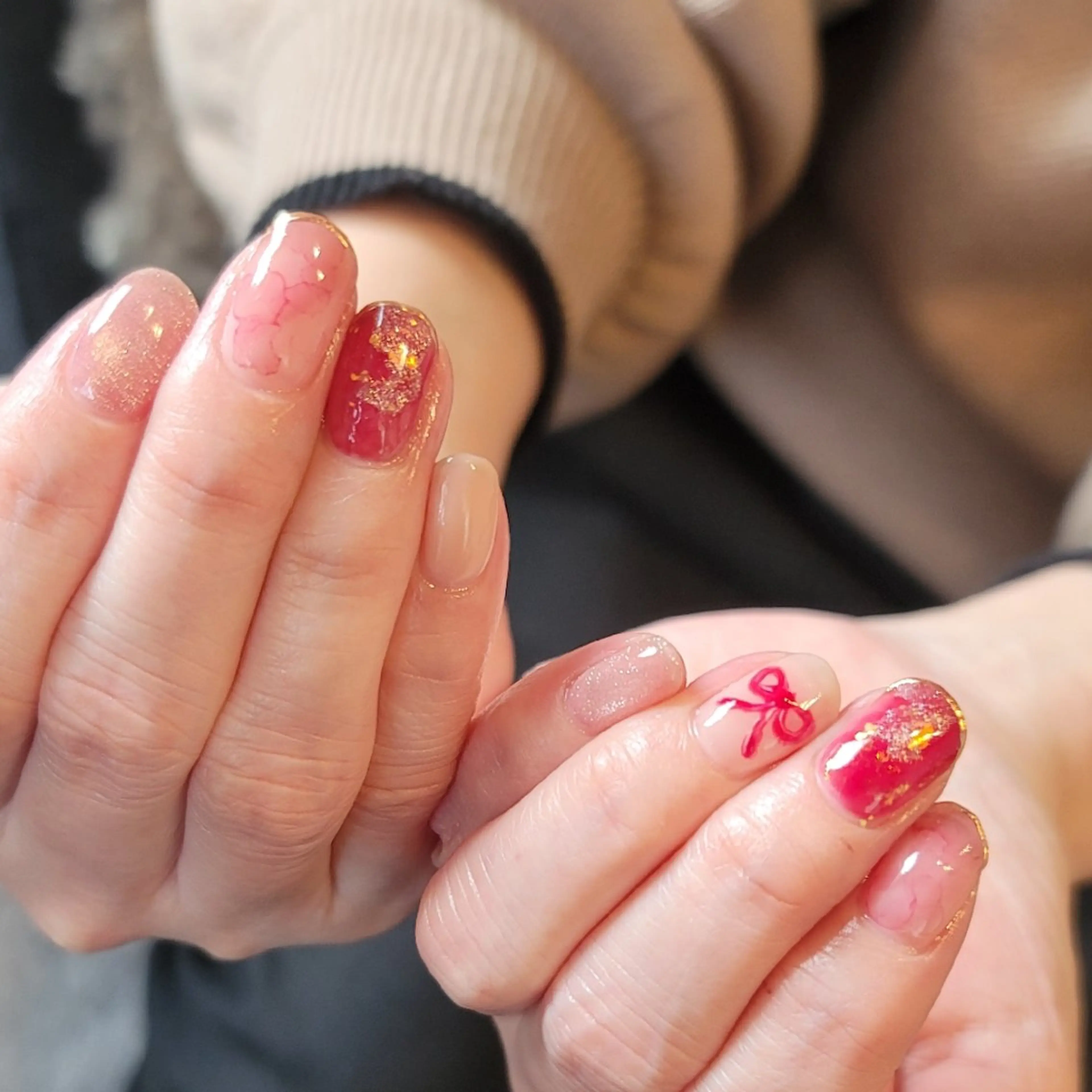 ネイル 赤色 ハンドネイル 🌲🌳🚪iiit o🌲🌳🌲のネイルデザイン