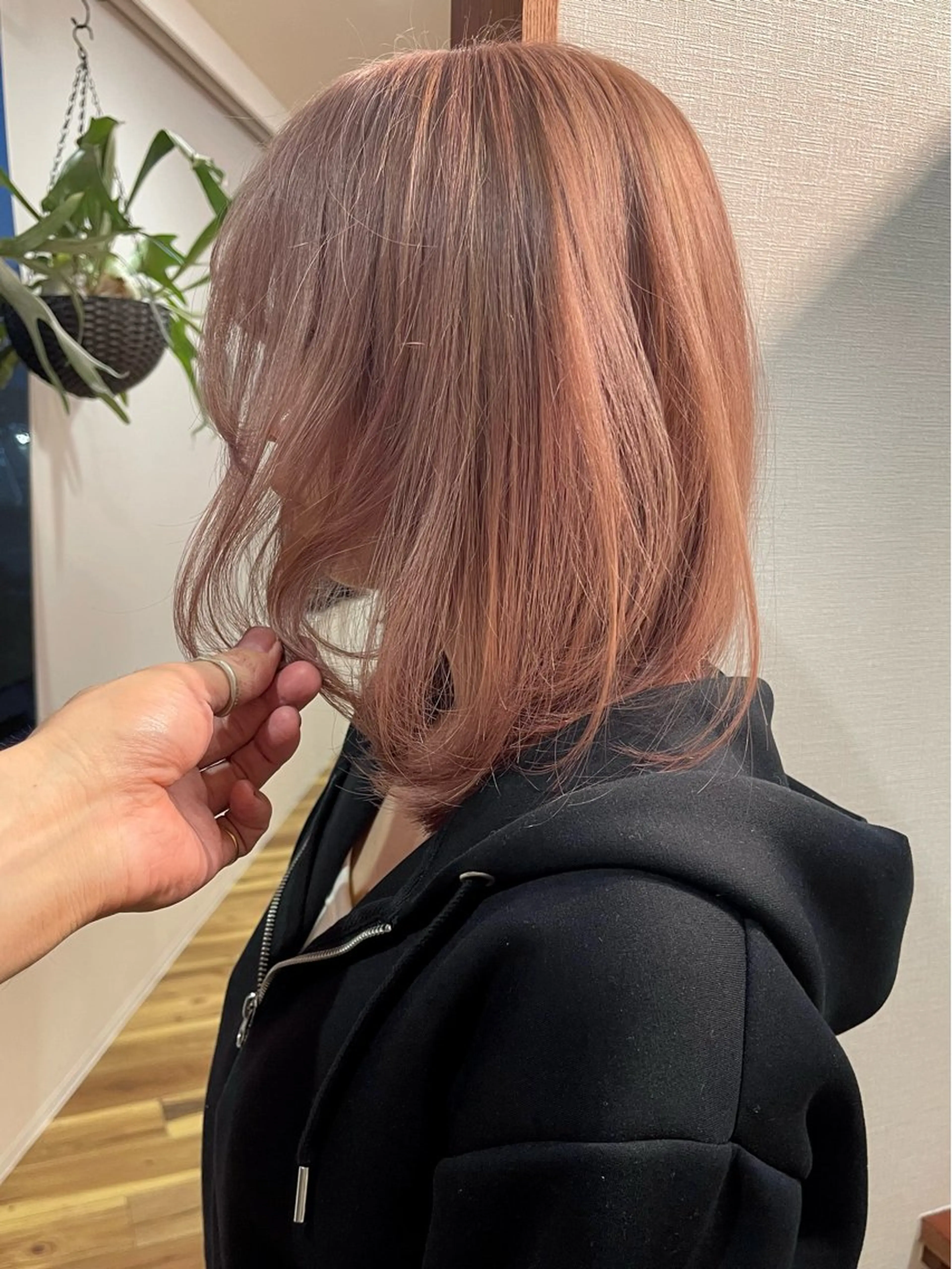 ミディアム カラー ベージュカラー ピンクカラー ピンクベージュ カット ヘアカラー トリートメント 髪質改善ｶﾗｰ ｹｱﾌﾞﾘｰﾁ/ﾀﾑのヘアスタイル