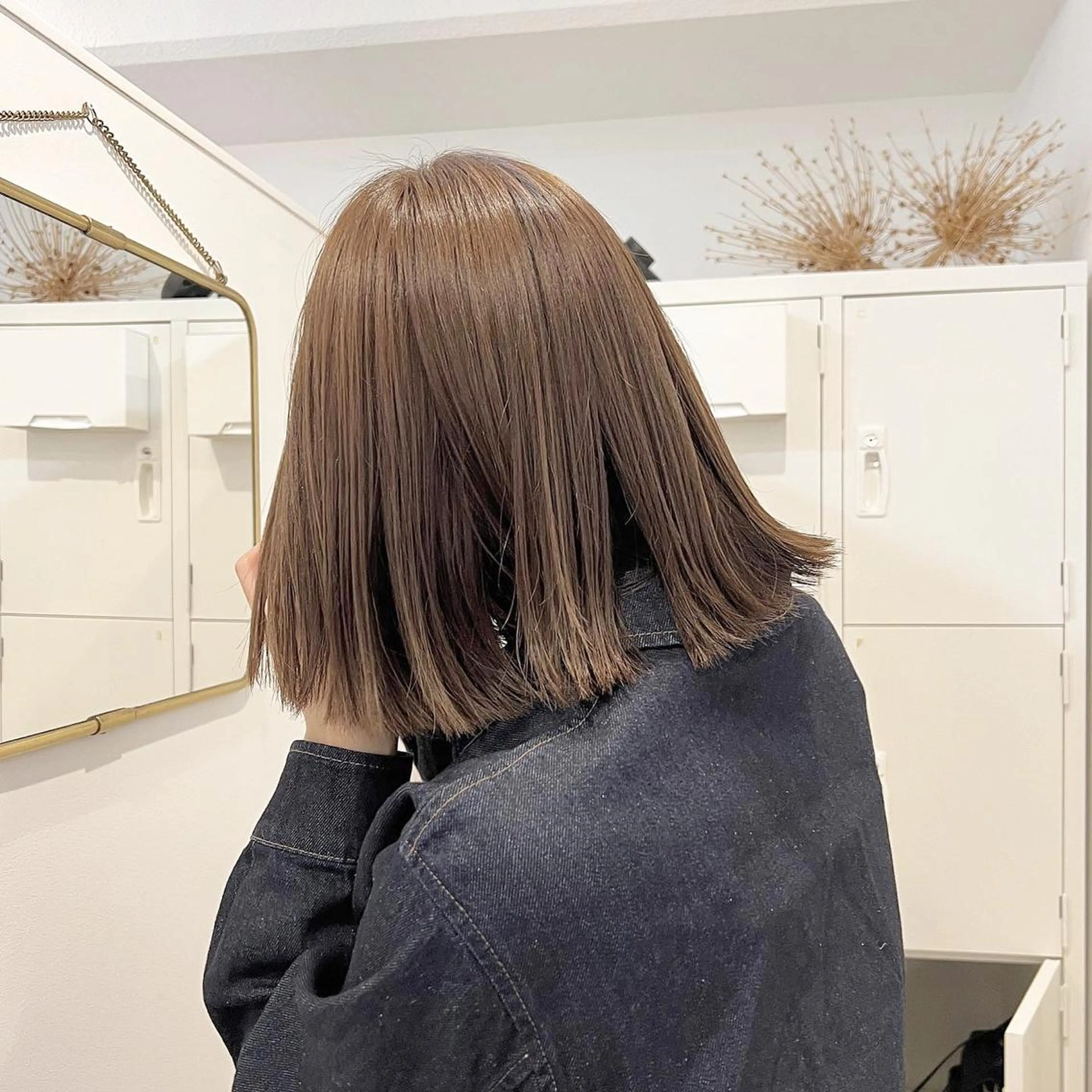 ミディアム カラー ベージュカラー ブリーチ ミルクティーベージュ ボブ レイヤーカット ボブパーマNo.1のヘアスタイル