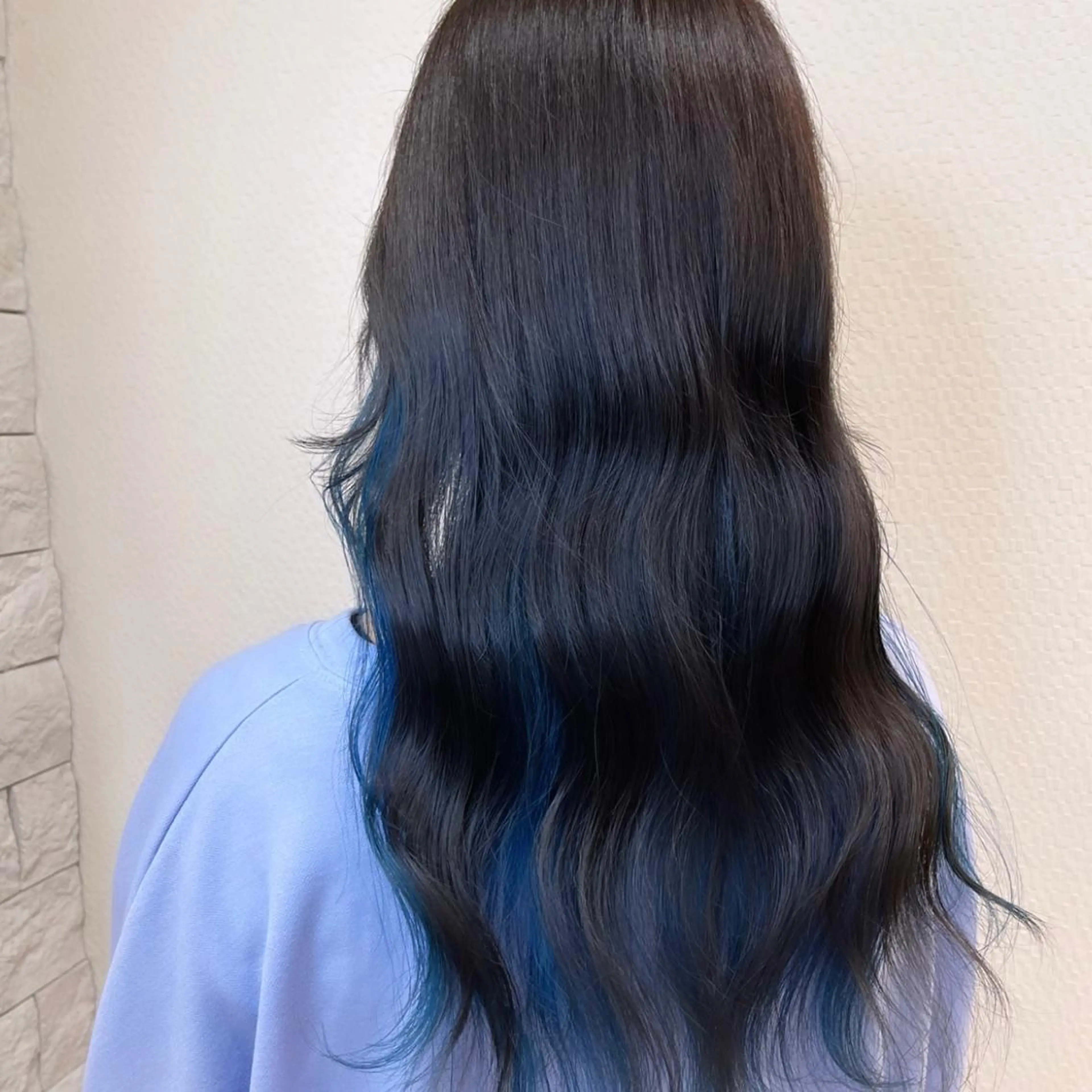 カラー 黒髪 ブルーカラー ブルーブラック インナーカラー ヘアカラー 名古屋のピンク好き かずくん🦩のヘアスタイル