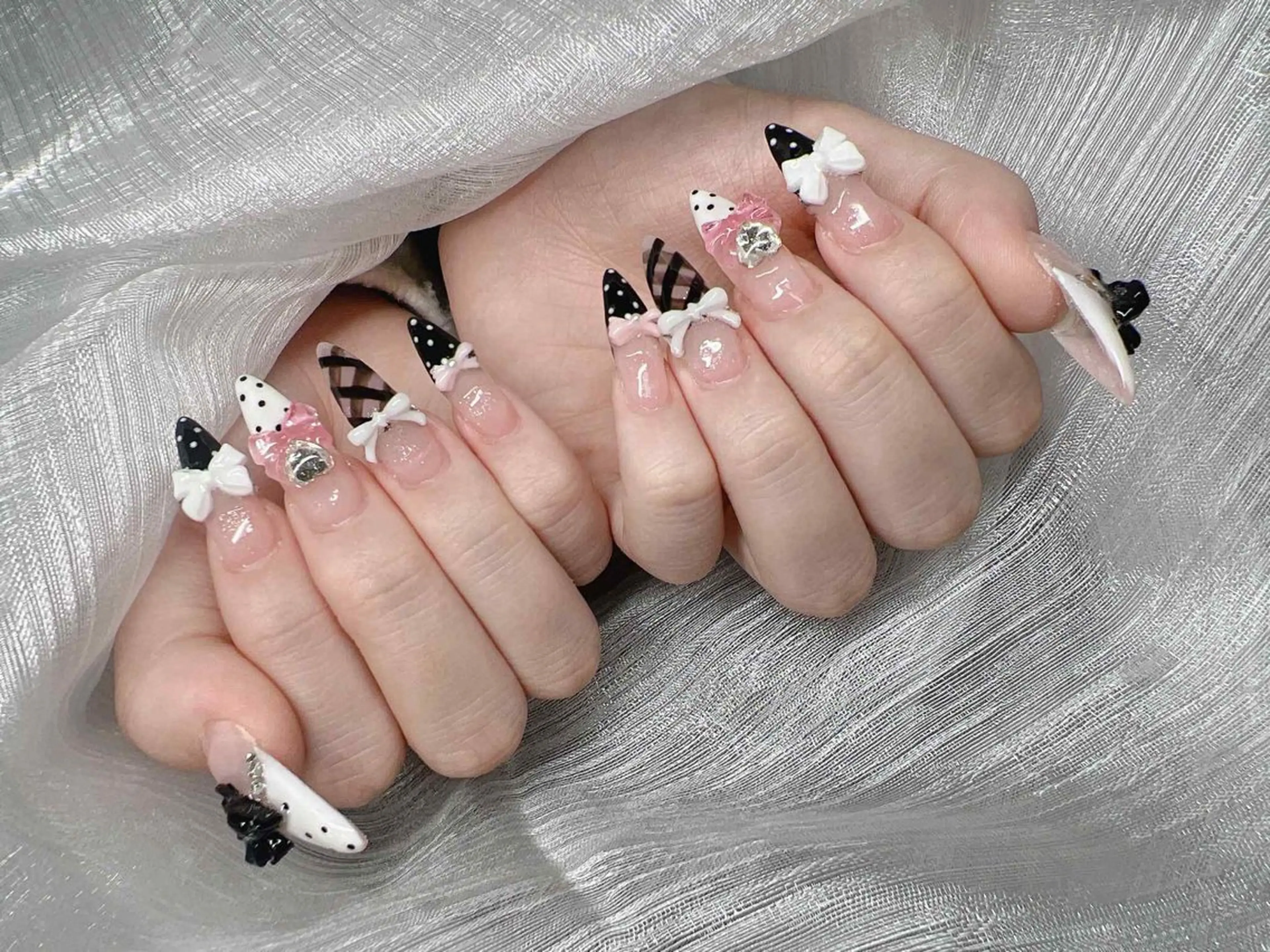 ネイル 長さ出し グラデーション 卒業式 キラキラネイル マグネットネイル ハンドネイル Lee Nailsのネイルデザイン