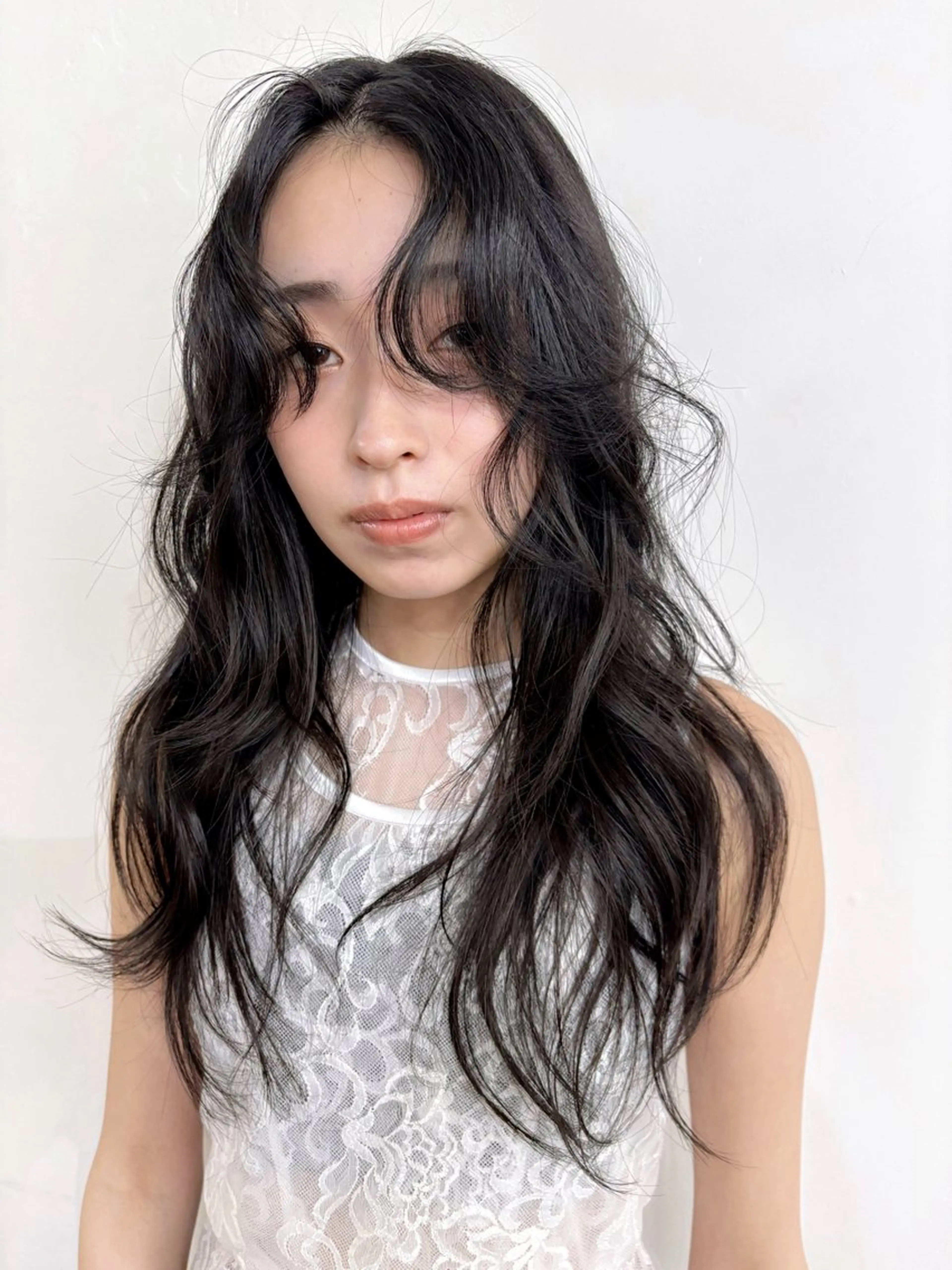 ロング ロングレイヤー レイヤーカット ロング 柔らかストレートと ツヤカラー/和田陽向のヘアスタイル