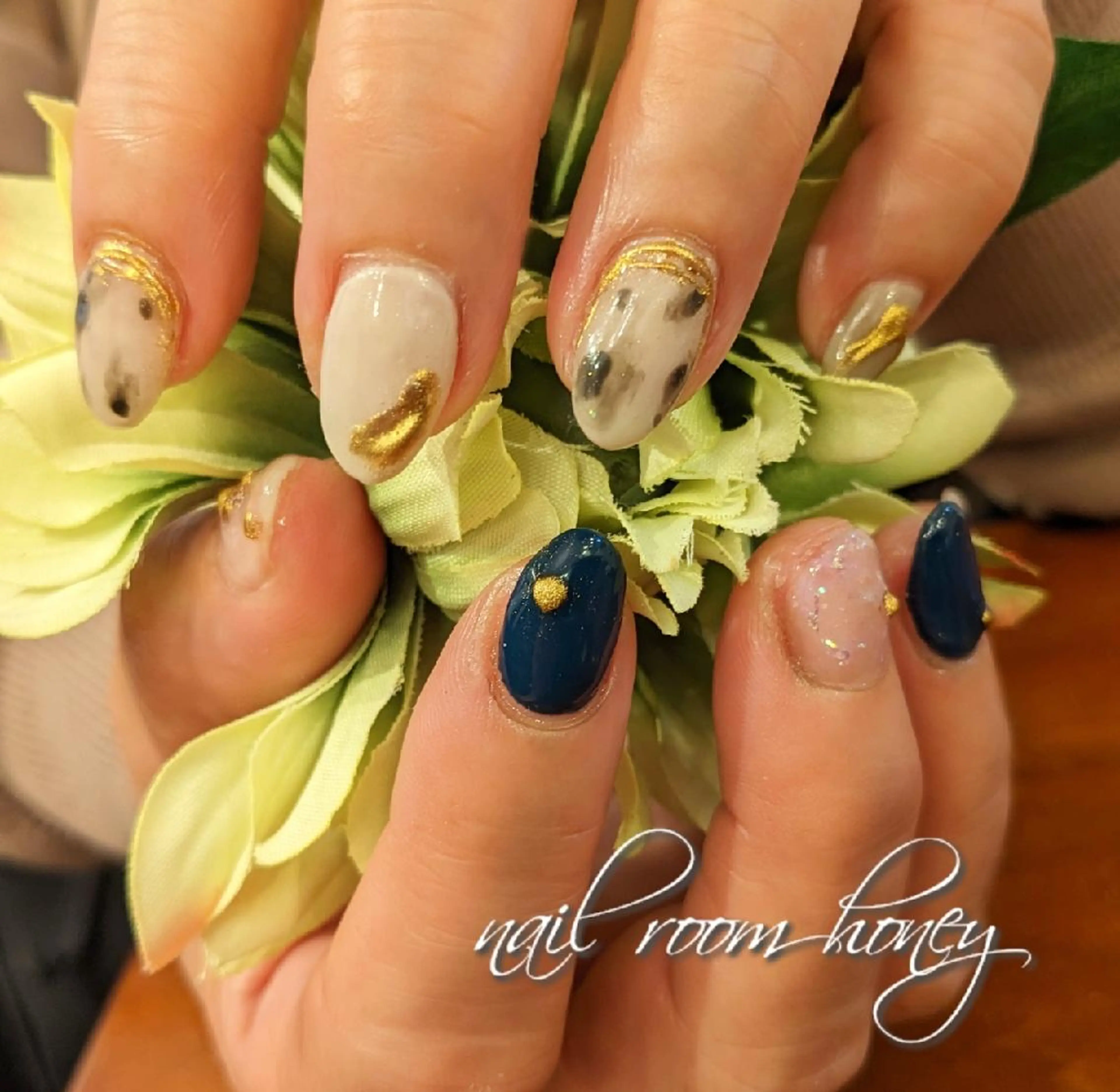 ネイル アニマル柄 アートネイル ミラーネイル ネイビー nail room  honeyのネイルデザイン