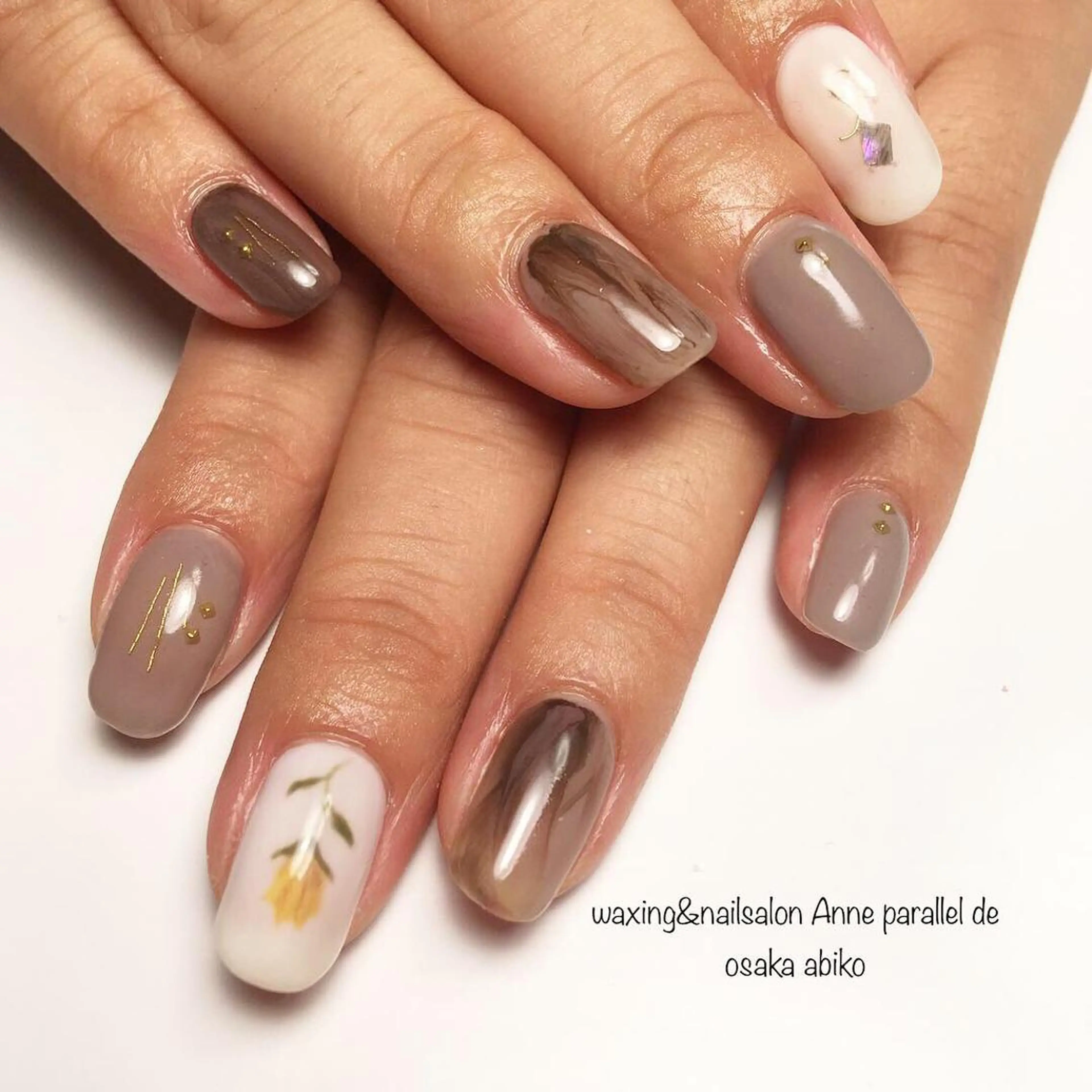 ネイル ブラウン 中村 翠のネイルデザイン