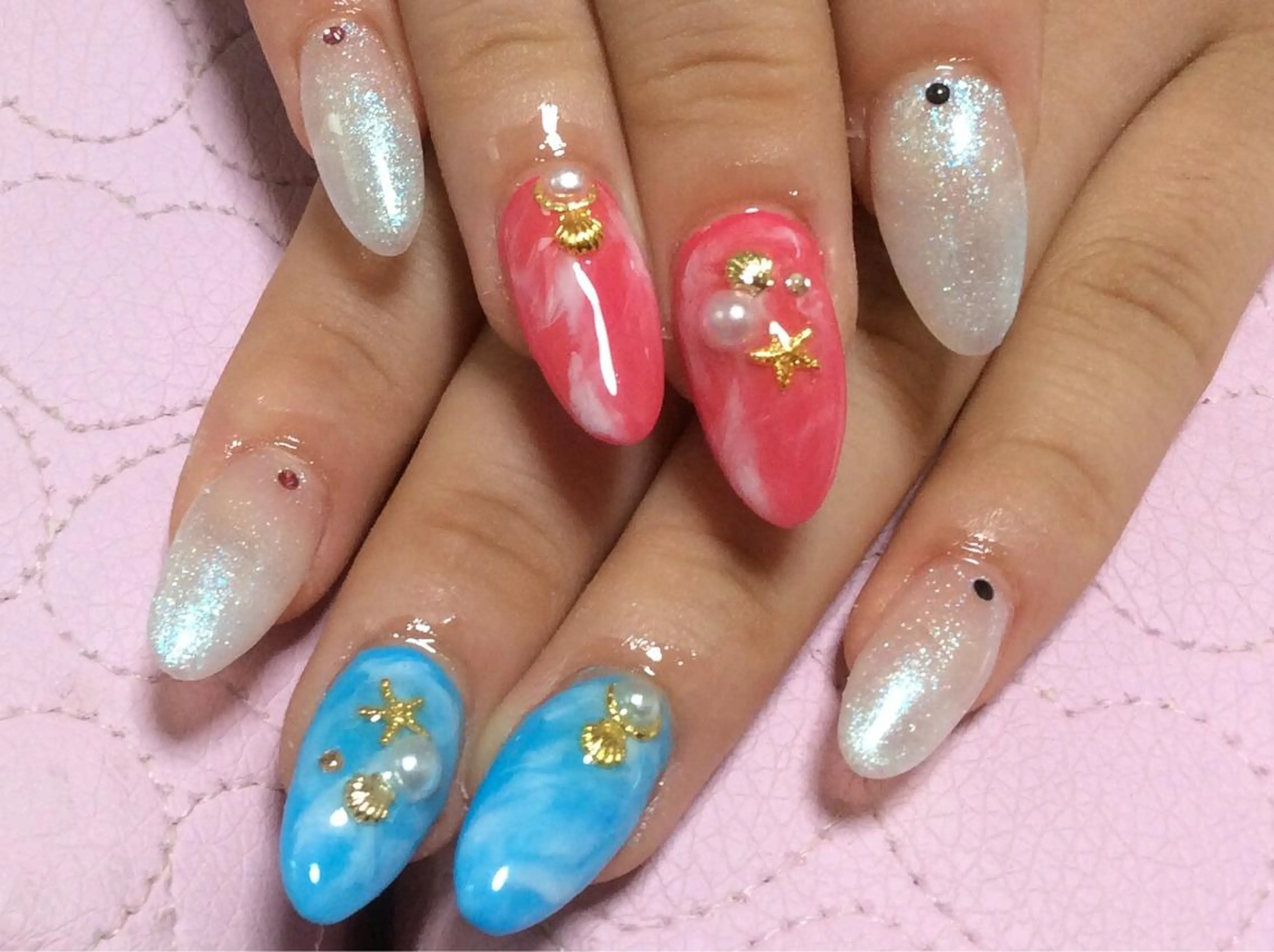 ネイル フラワー ムーンのネイルデザイン