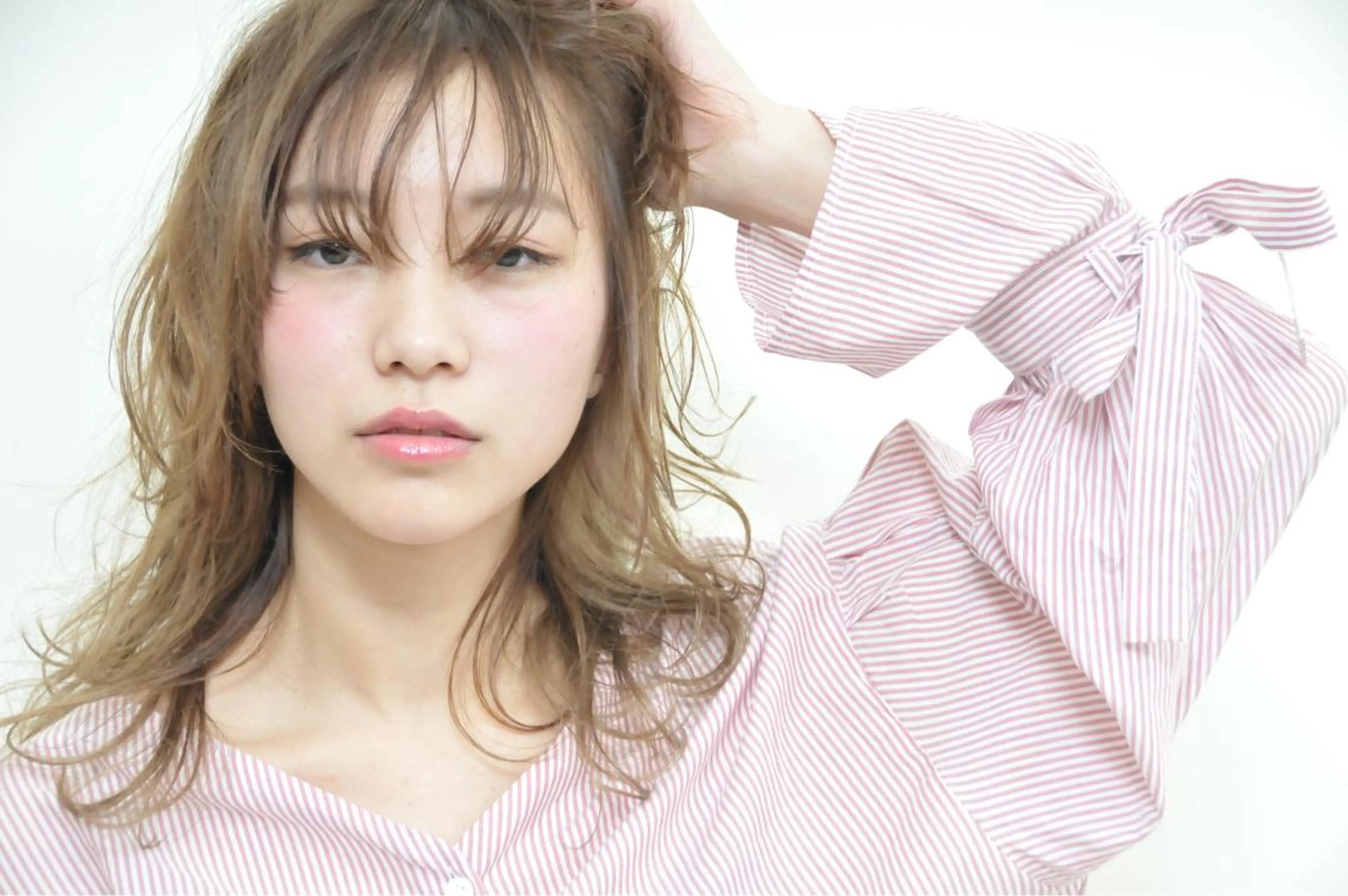 ミディアム カラー パーマ 似合わせカット カット ヘアカラー トリートメント Neolive caffのヘアスタイル