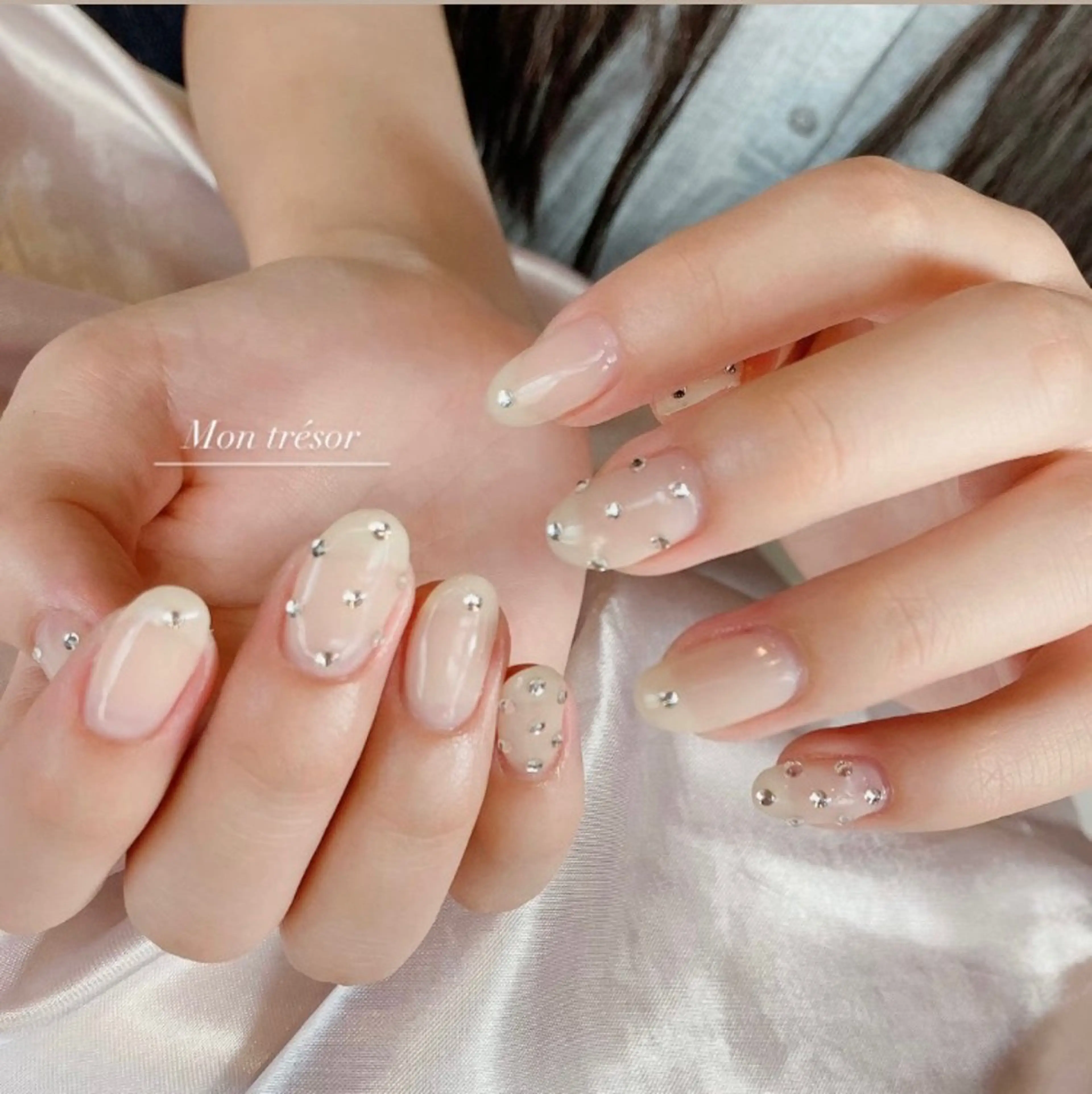 ネイル オフィスネイル ワンカラーネイル シンプルネイル ストーンネイル ハンドネイル Mon trésor所属・Montrésor 名古屋ネイルサロンのネイルデザイン