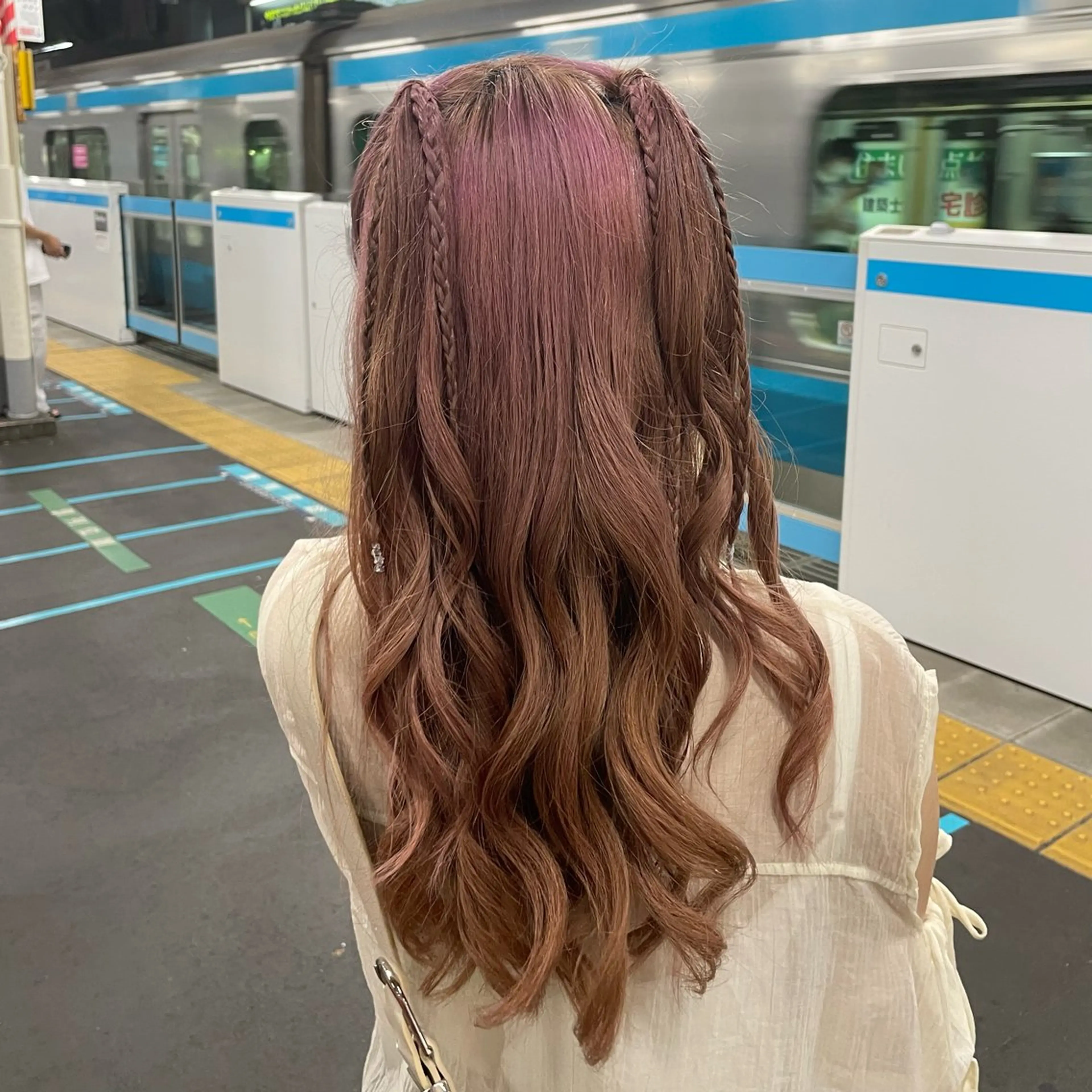 ヘアアレンジ ヘアセット 佐々木 悠莉のネイルデザイン