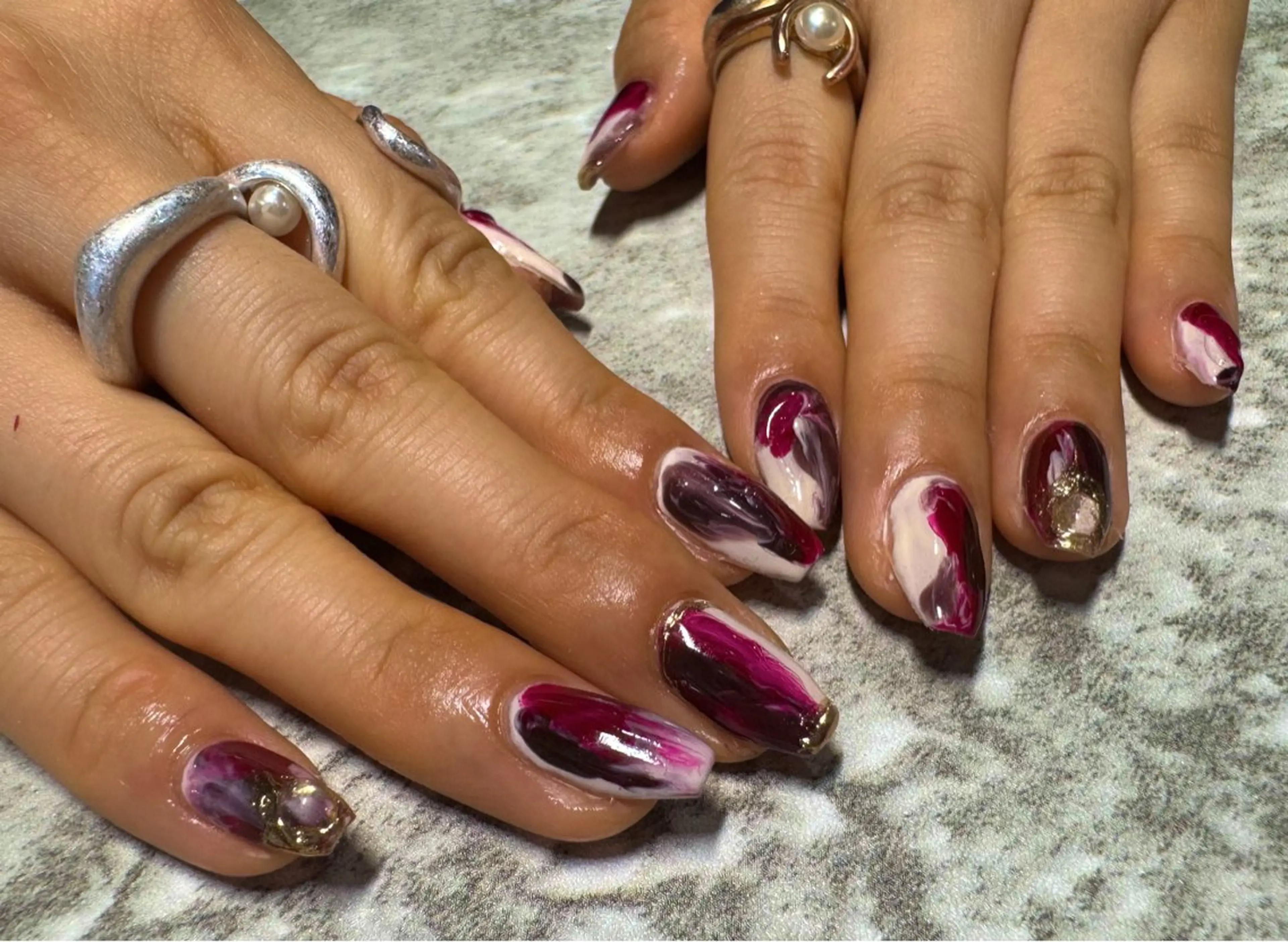 ネイル Mahiru ➰🎀🤍のネイルデザイン