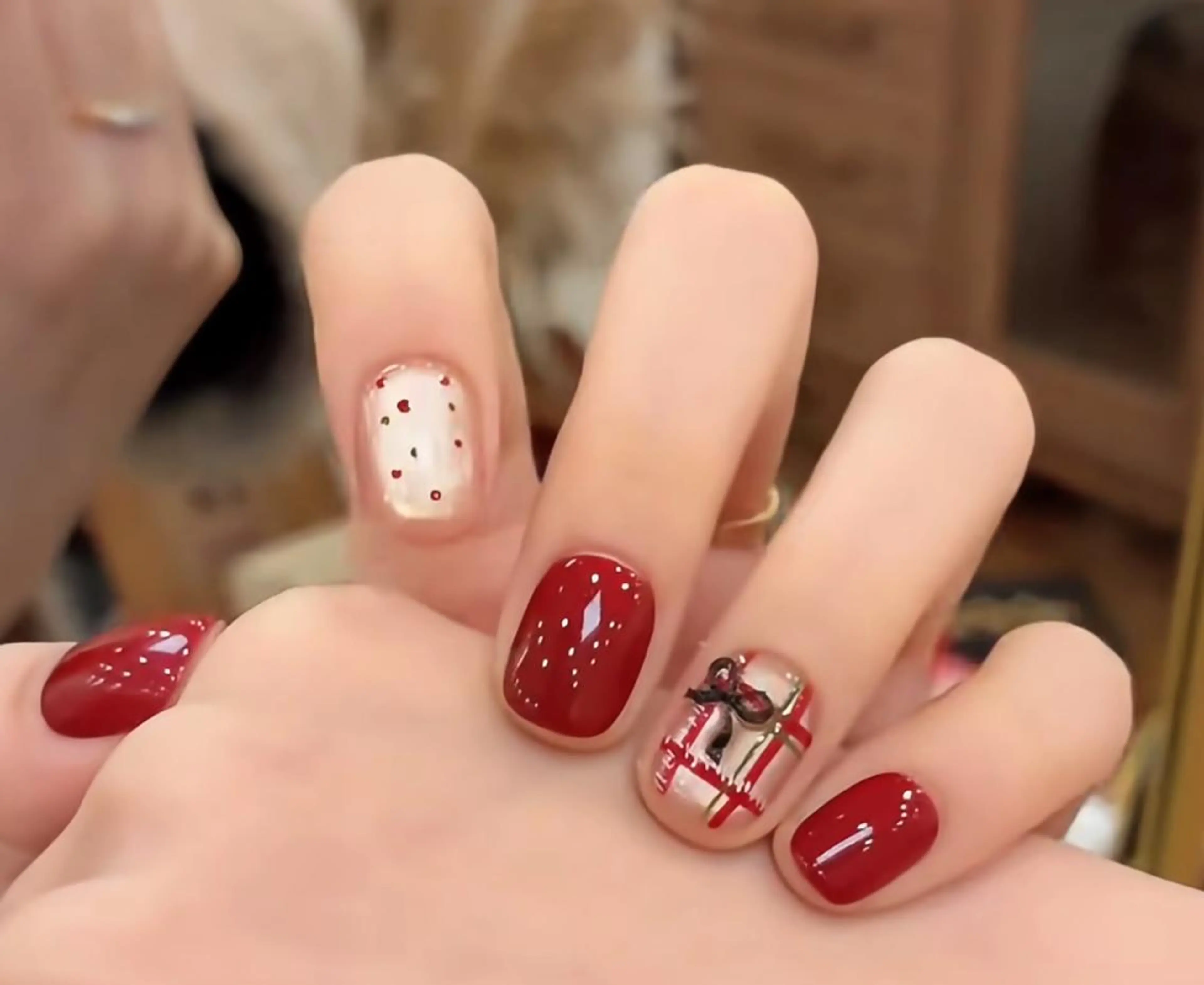 ネイル オーロラネイル チークネイル 長さ出し フットネイル フレンチネイル ハンドネイル リラネイル Aikenのネイルデザイン