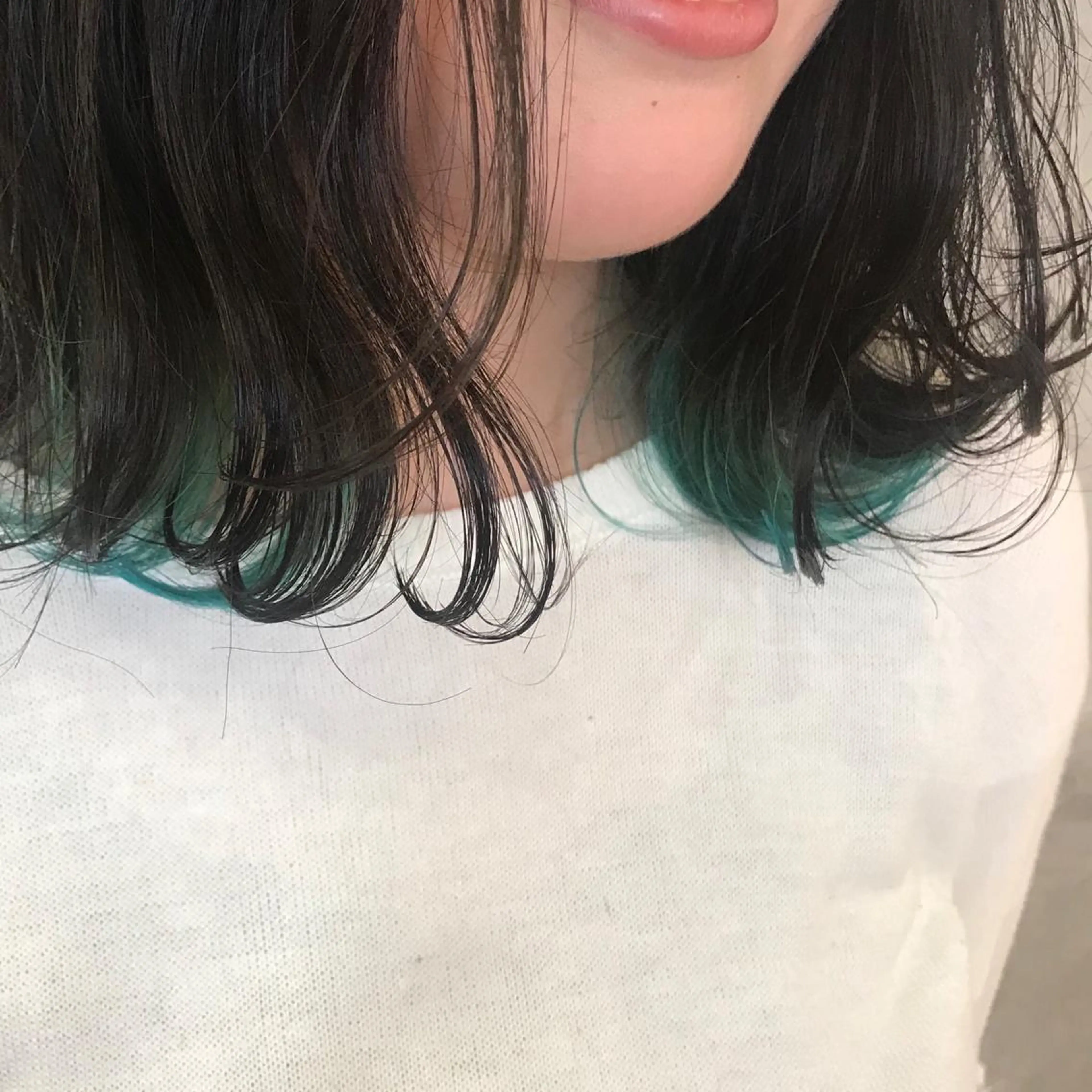 ミディアム カラー エメラルドグリーン インナーカラー ハイトーン/ショート 村上淳乃🐥のヘアスタイル