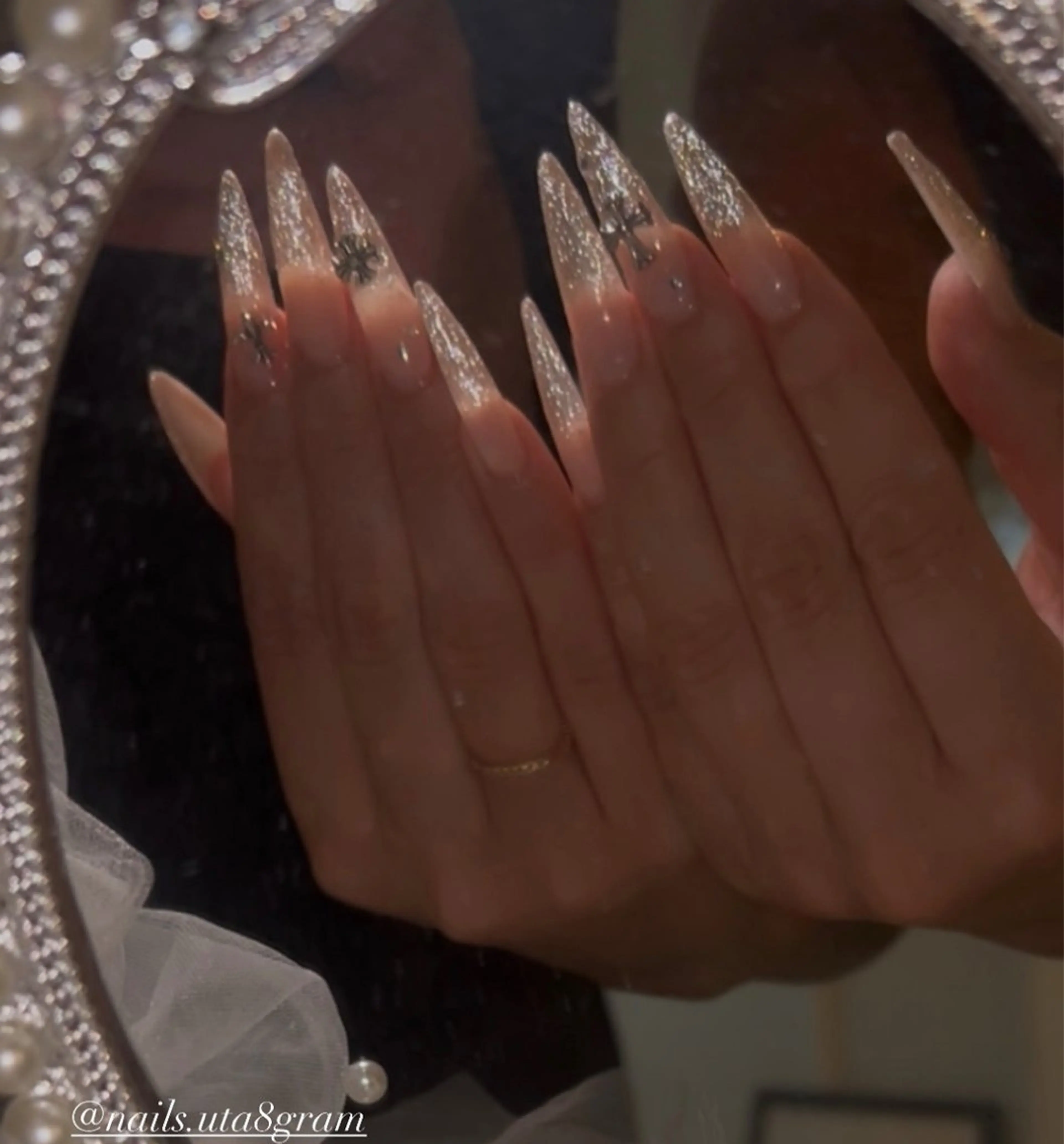 ネイル 𝐍𝐚𝐢𝐥 𝐬𝐚𝐥𝐨𝐧 𝐤𝐢𝐭𝐭𝐲所属・日妻 詩葉のネイルデザイン