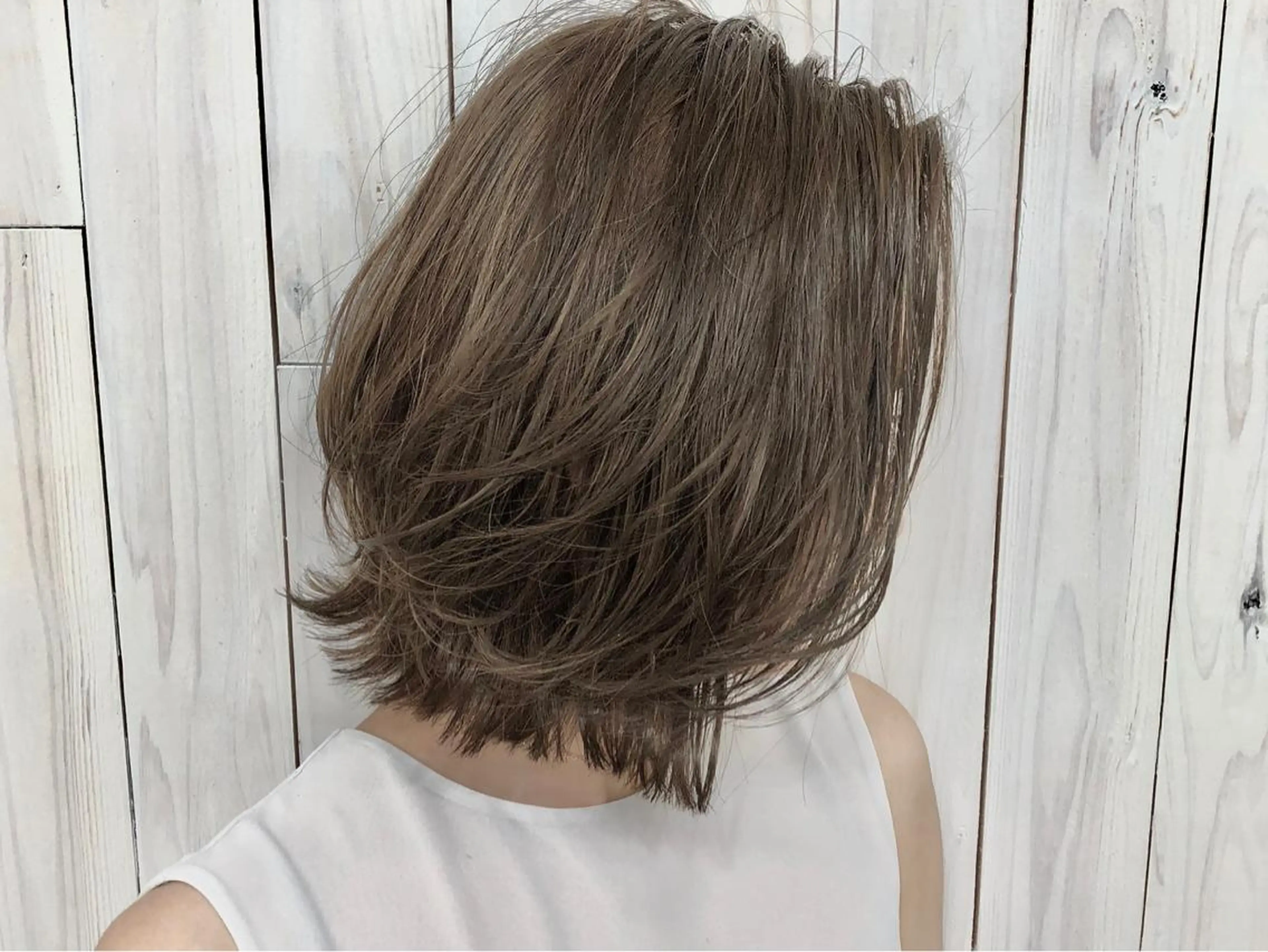 ミディアム カラー パーマ ベージュカラー レイヤーカット 外ハネヘア カット トリートメント Rowel所属・Rowel ローウェルのヘアスタイル