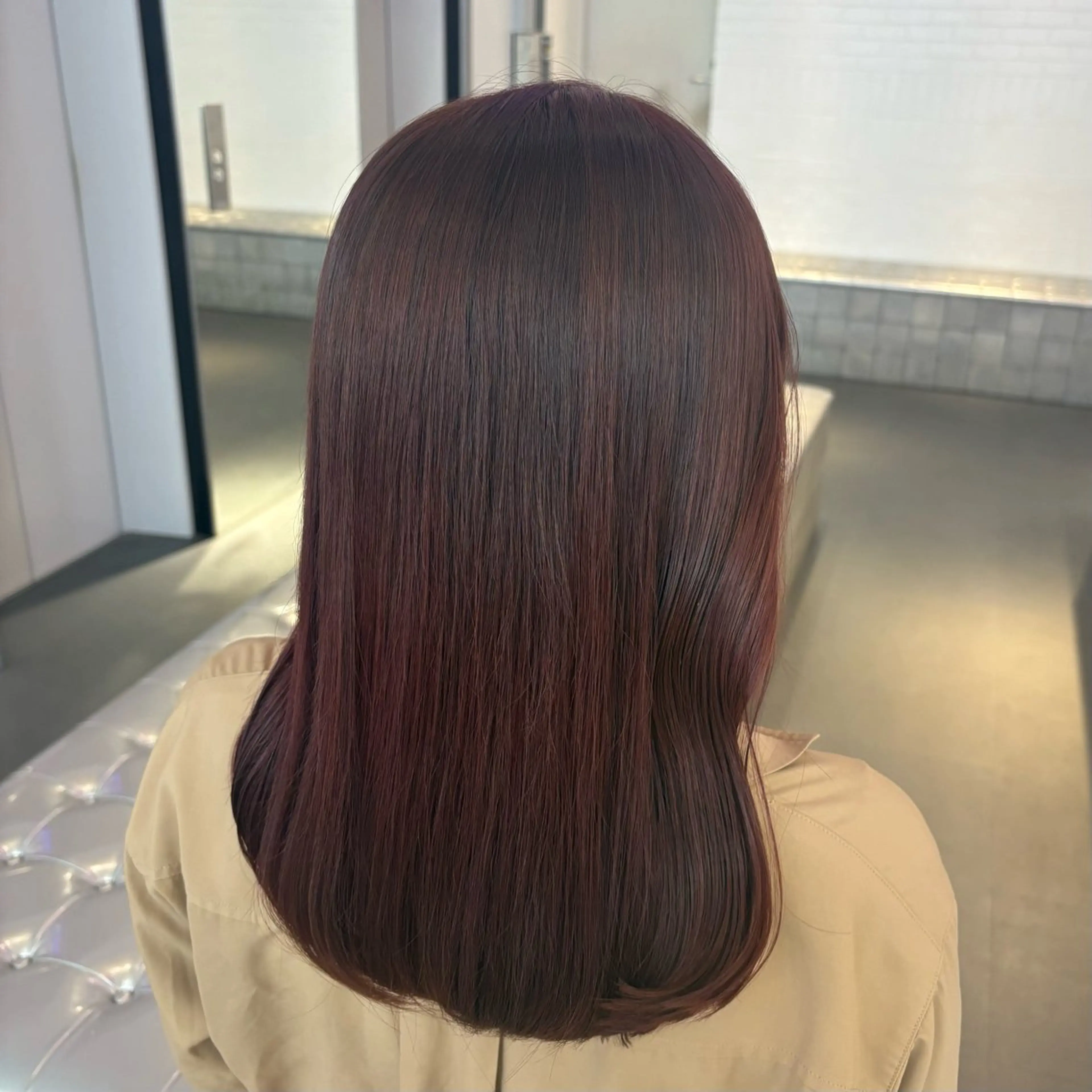 ショート カラー HIKARI🐈‍⬛ ハイトーン×デザインのヘアスタイル