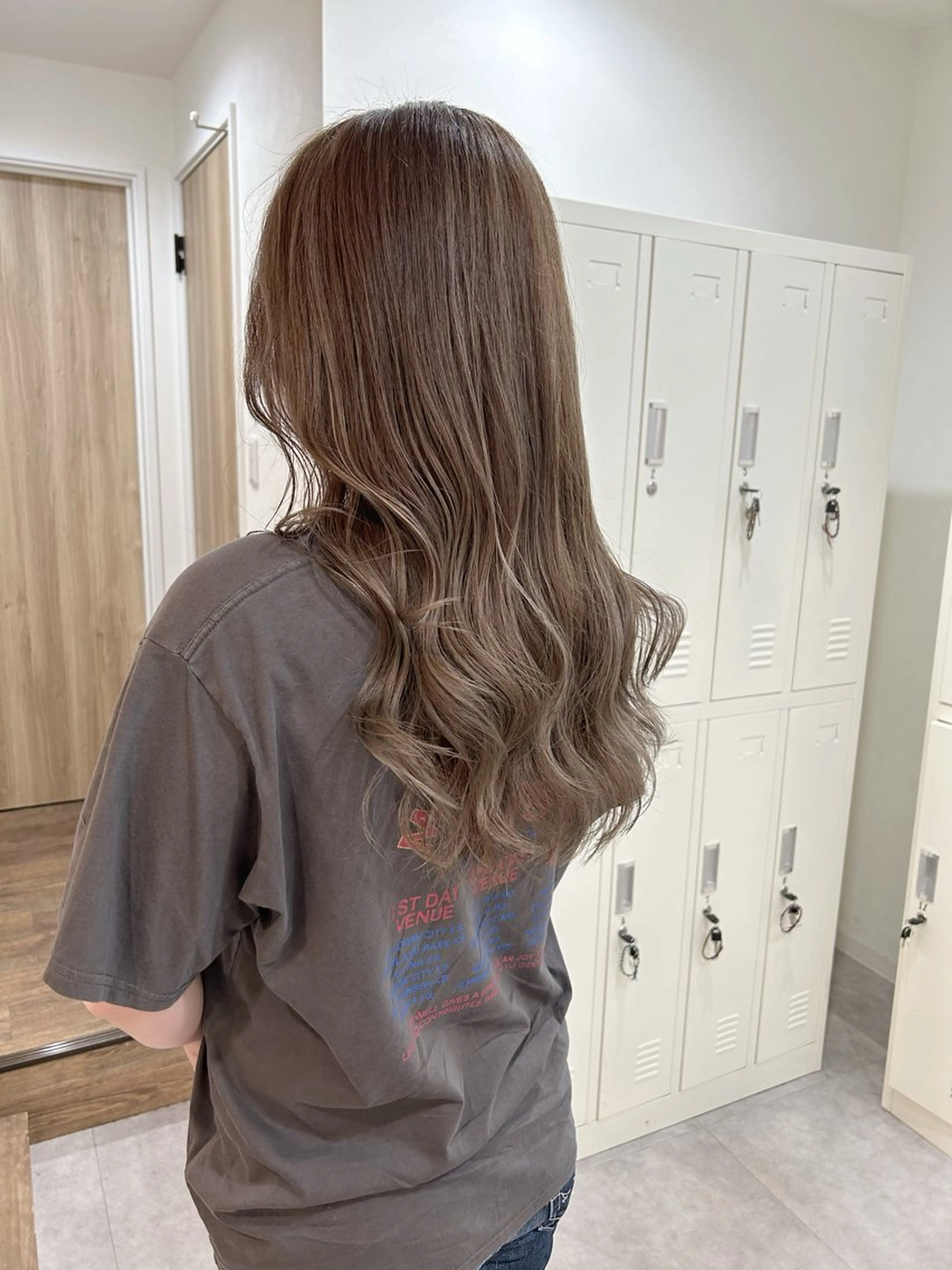 ロング カラー グレージュ ハイライトカラー ミルクティーグレージュ ハイライト 似合わせカット ボブ/ハイトーン 立川loose 下田のヘアスタイル