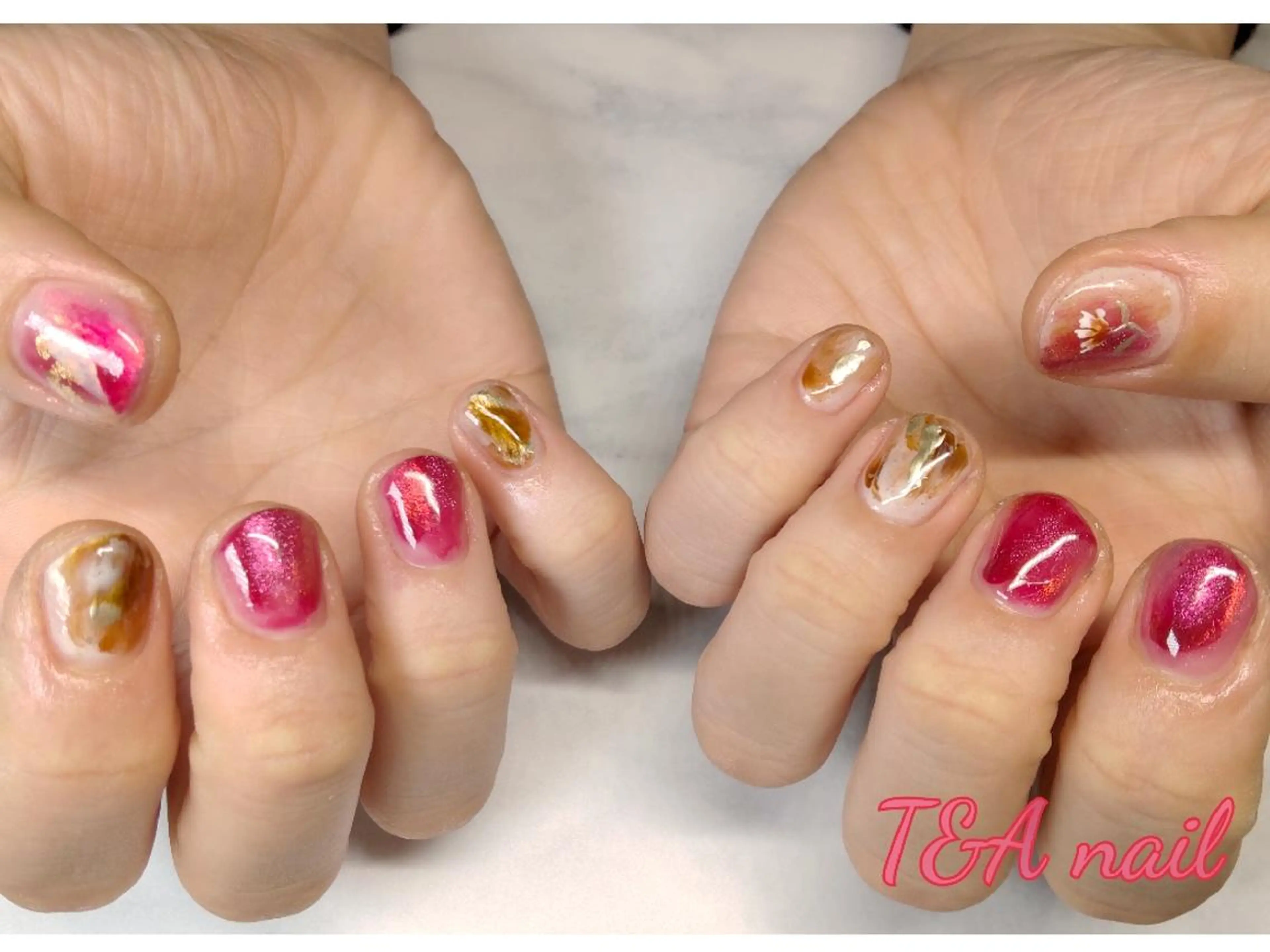 ショート ネイル ショートヘア 長さ出し ジェルネイル ニュアンスネイル 赤色 ハンドネイル T&A nailのネイルデザイン