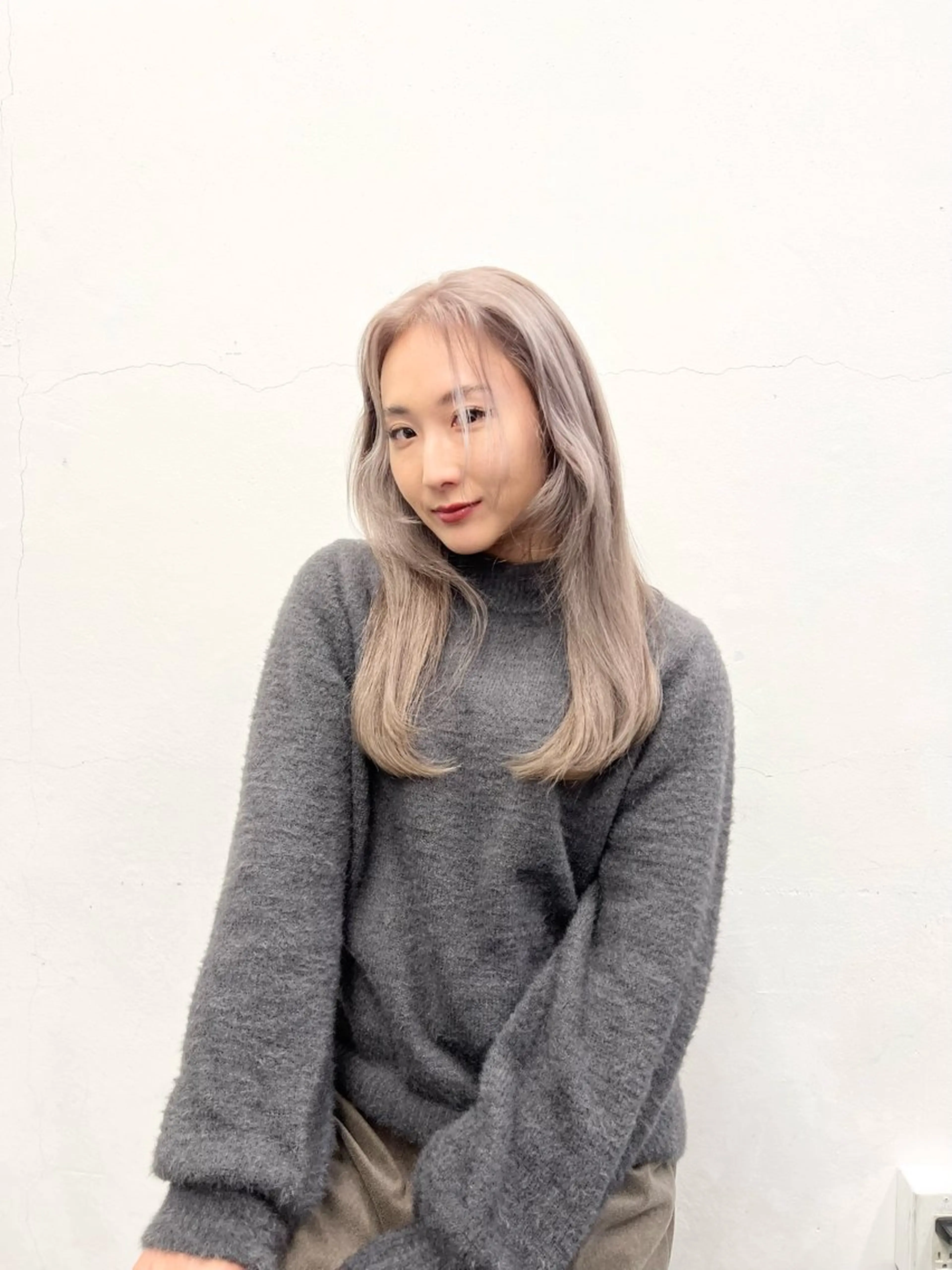 セミロング カラー アッシュ ベージュカラー ブリーチ ブロンド ケアブリーチ カット ヘアカラー トリートメント HARU//原宿🤍 リピート率NO.1のヘアスタイル