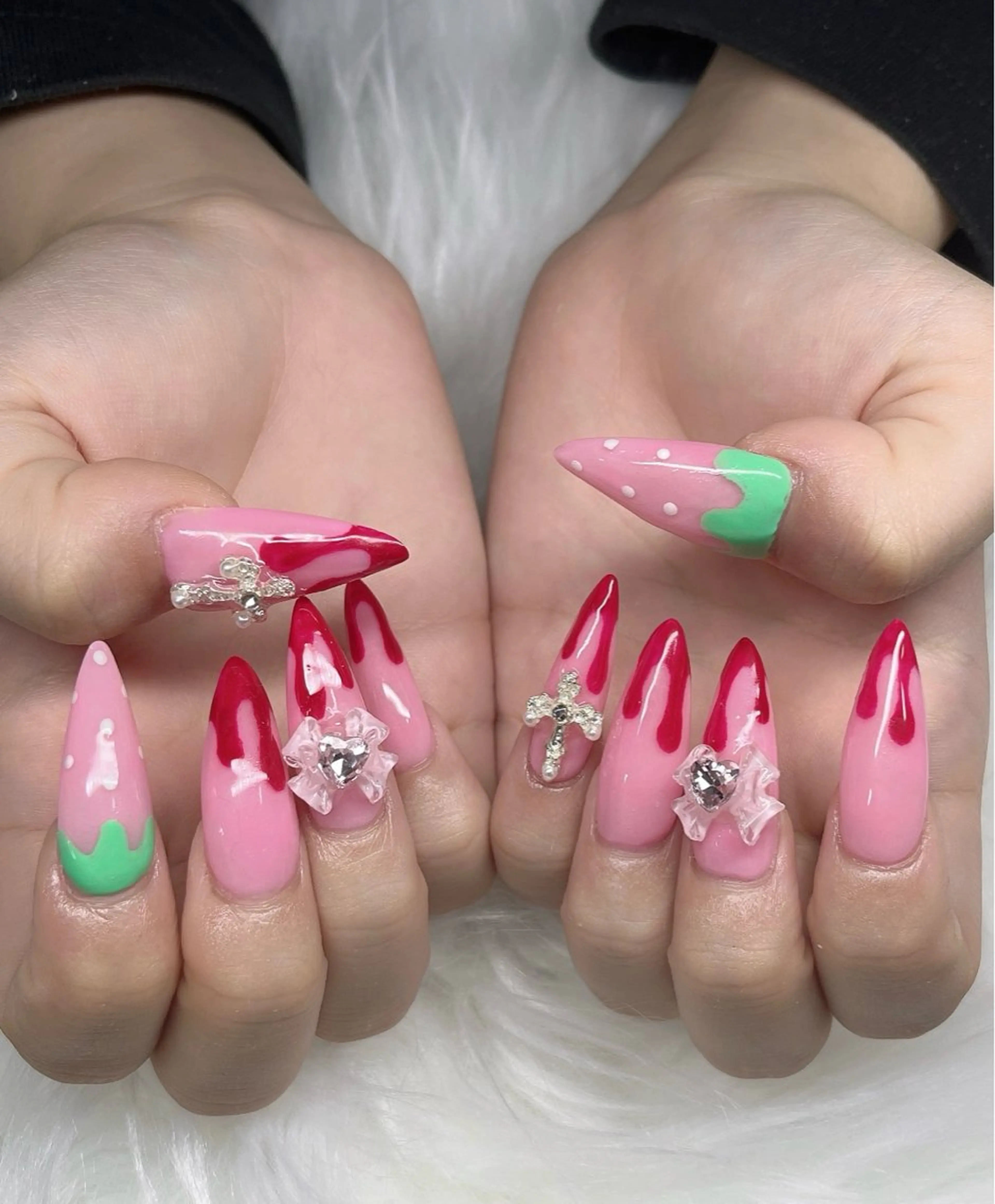 ロング YOLO NAILのネイルデザイン