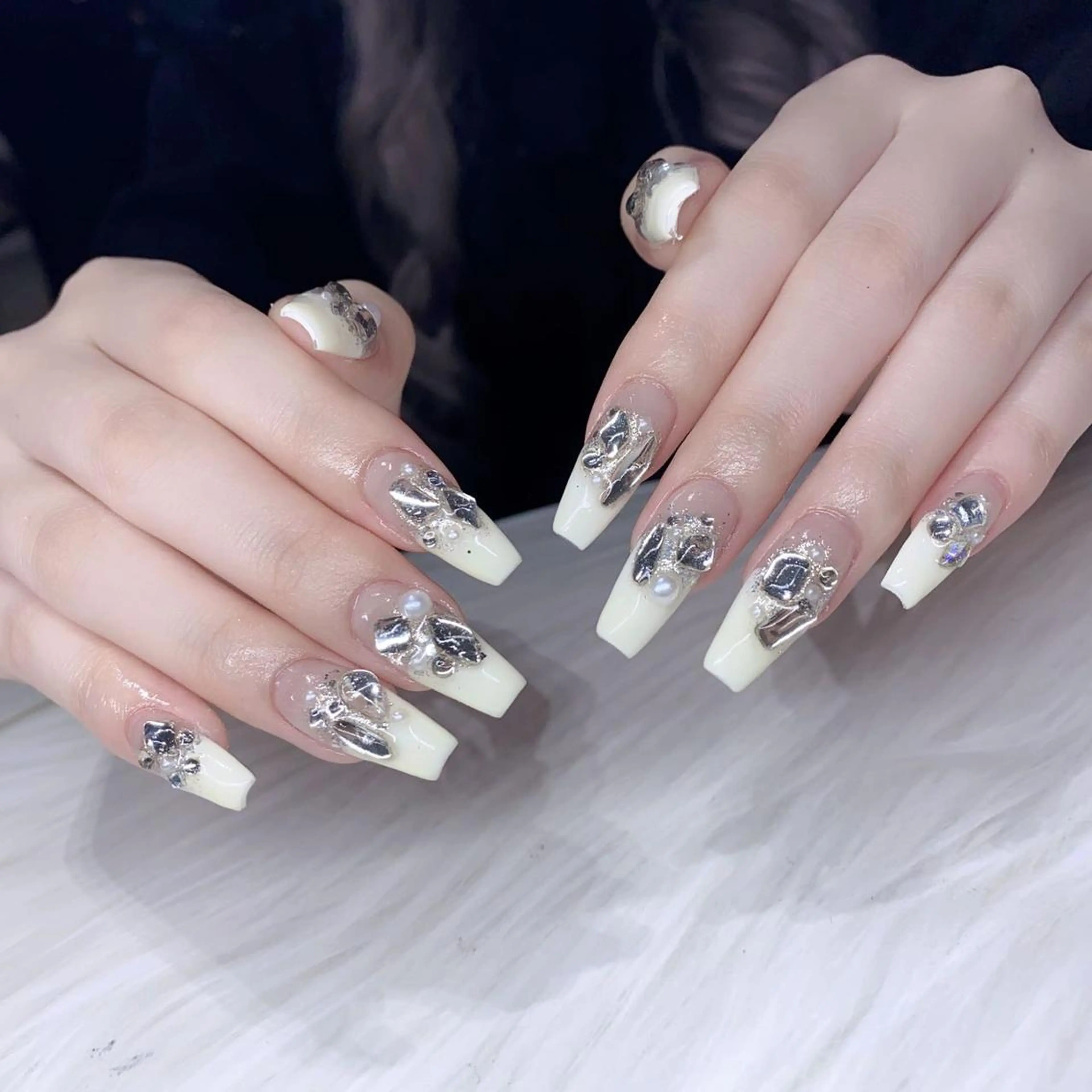 ネイル アートネイル 長さ出し ネイルチップ Queens momoのネイルデザイン