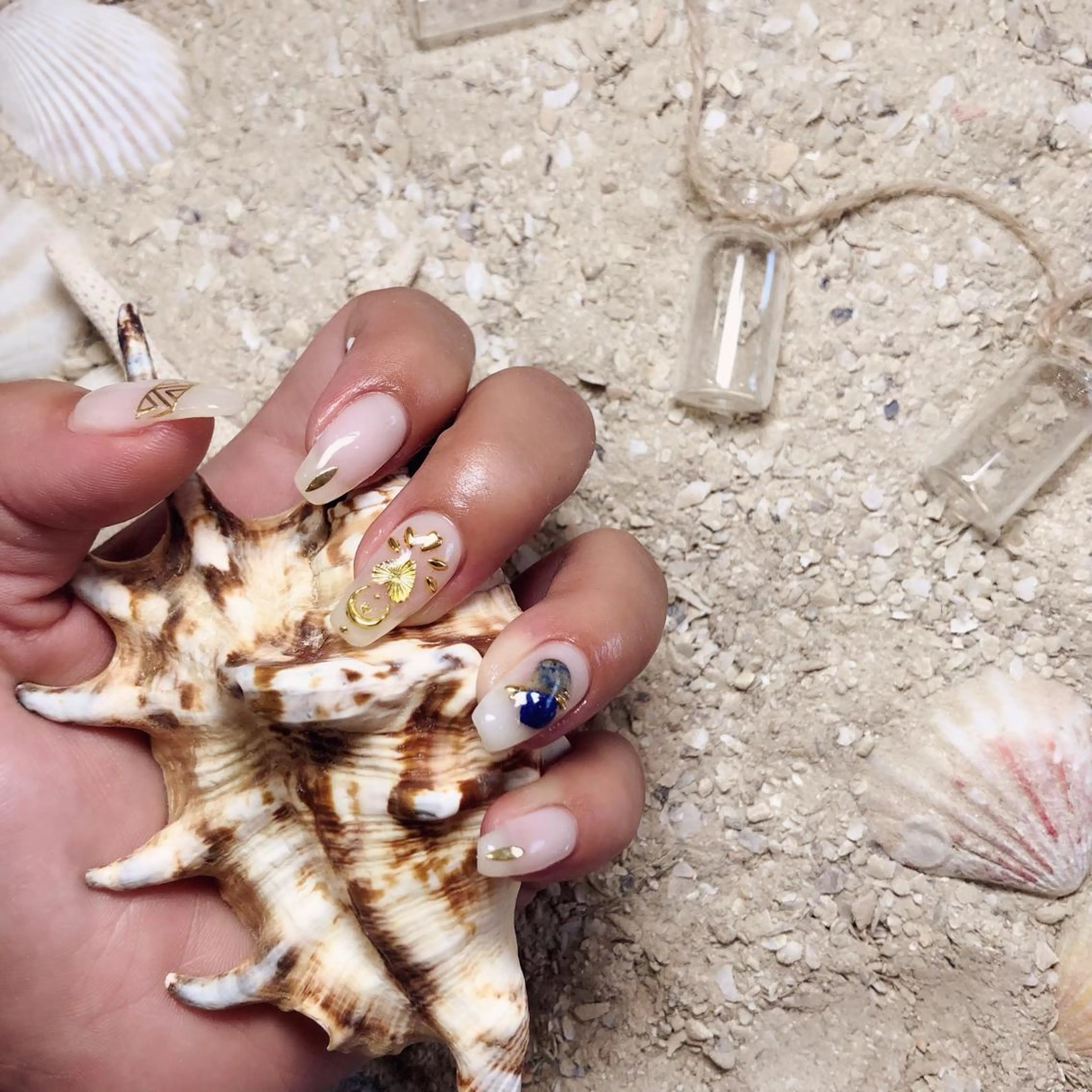 ネイル フットネイル フレンチネイル ジェルネイル ラメ(グリッター) ラメグラデーション NEO Beauty Salon所属・𝐍𝐄𝐎 𝐉𝐔𝐑𝐈のネイルデザイン