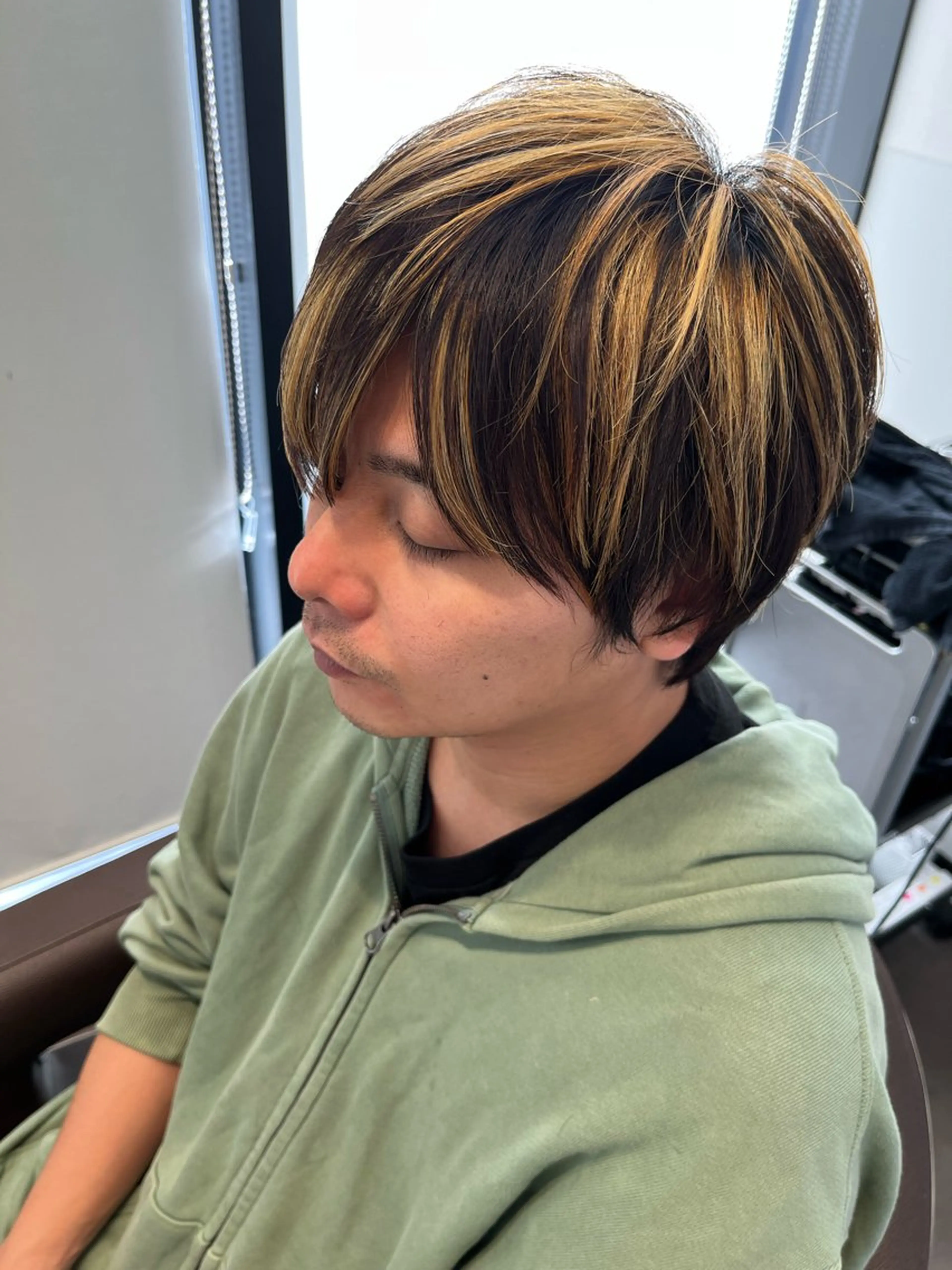 ショート カラー メンズ カット ヘアカラー ブリーチ無し白髪ぼか し/艶髪/津嘉山のヘアスタイル