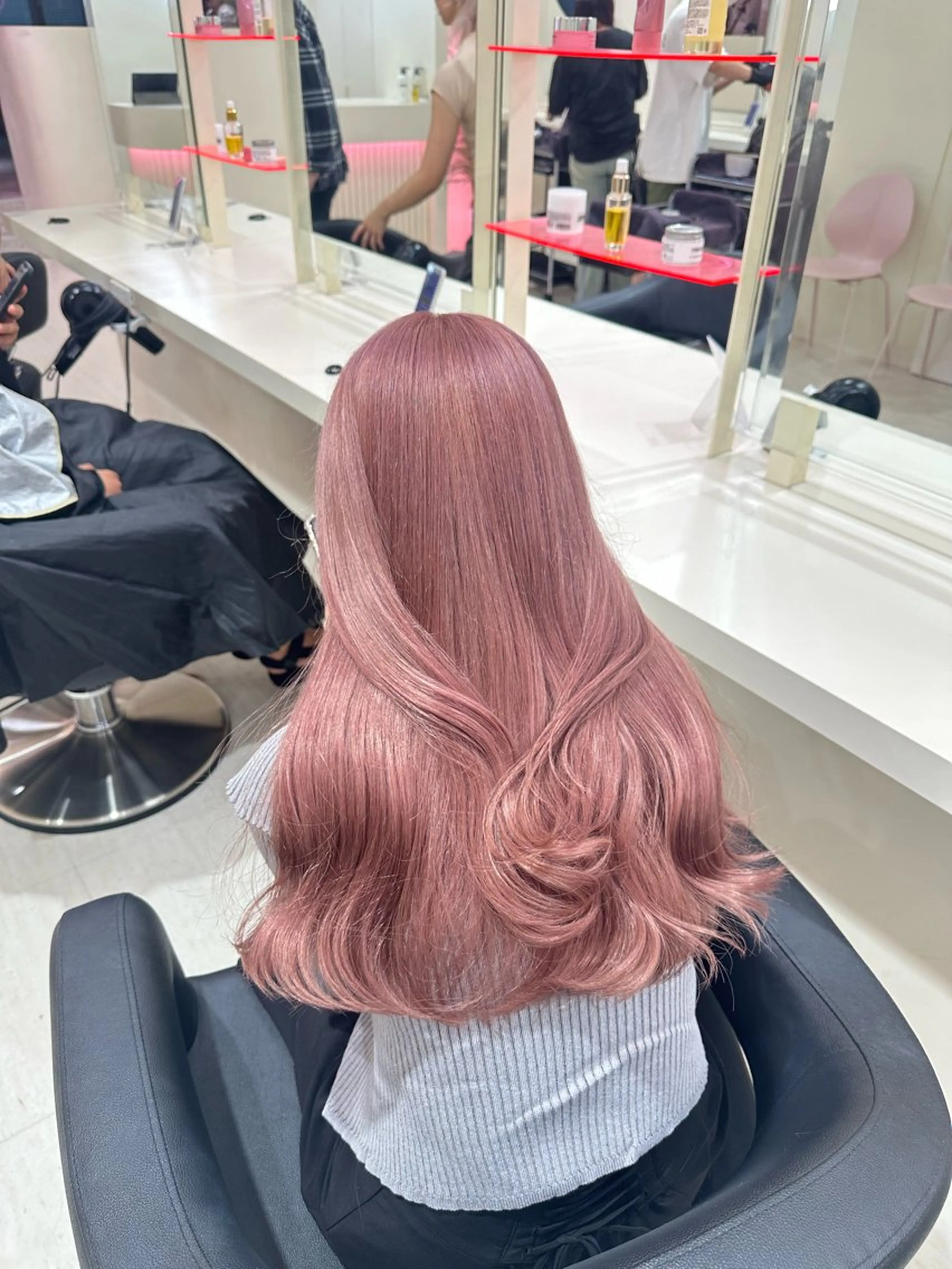 セミロング カラー メンズ ヘアカラー 韓国レイヤー＆ピンク 艶髪🩶maikoのヘアスタイル